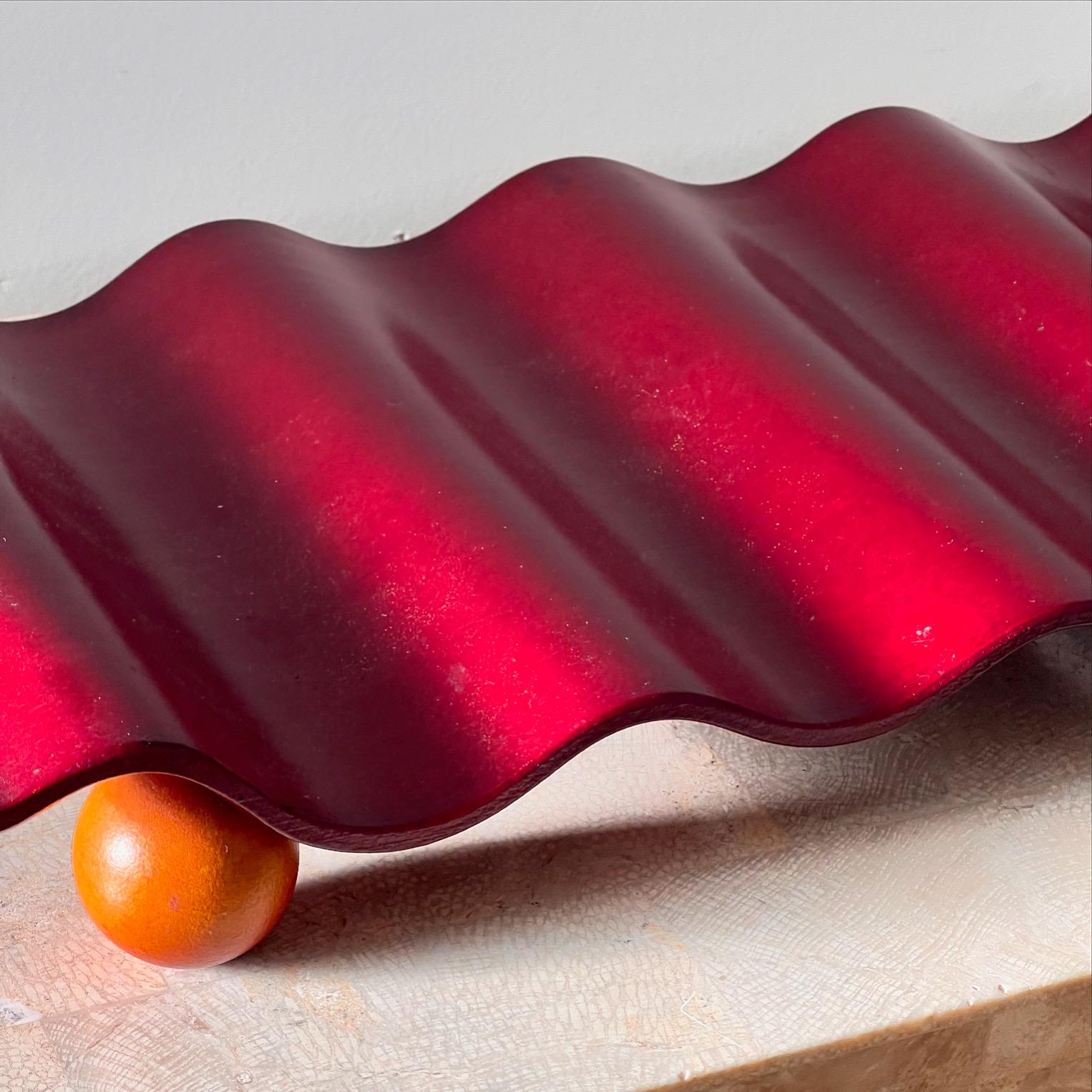 A skyconcept WaVin Memphis style wine rack with undulating waves by Addison Lanier, 1992. Tones of blood and burnt pêche. Three spheres uphold a maple bentwood rack which can double as a platter of tray. In the style of Ettore Sottsass. Pick up in