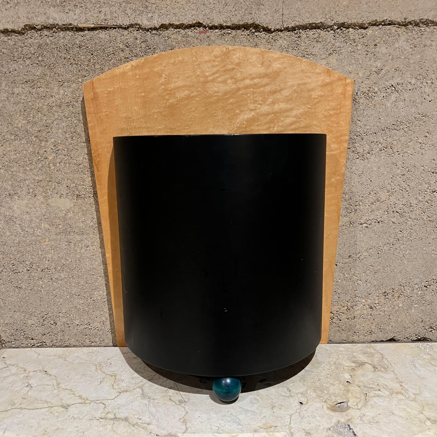 Corbeille à papier postmoderne Memphis Planter en vente 7