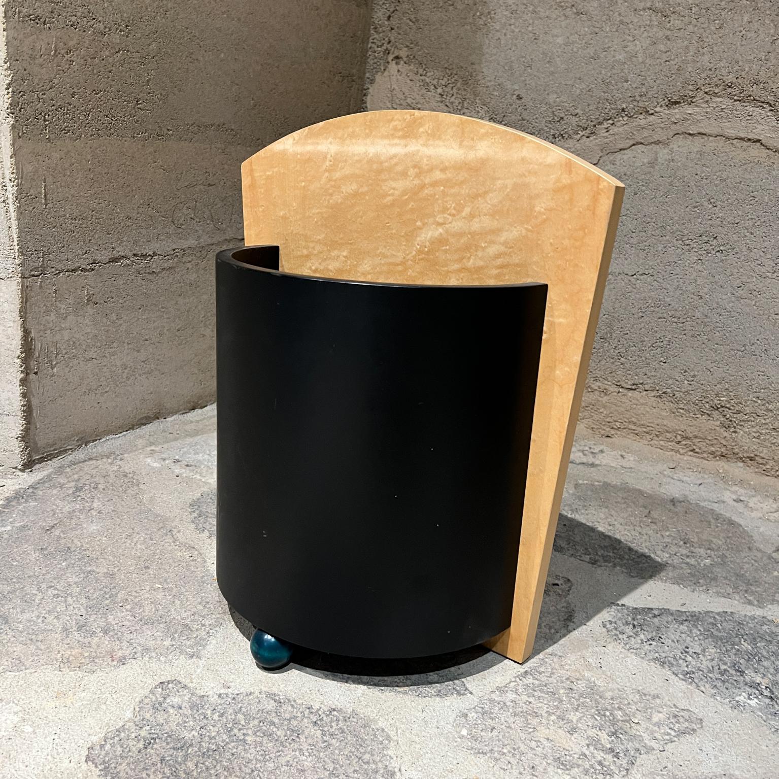 Corbeille à papier postmoderne Memphis Planter en vente 10
