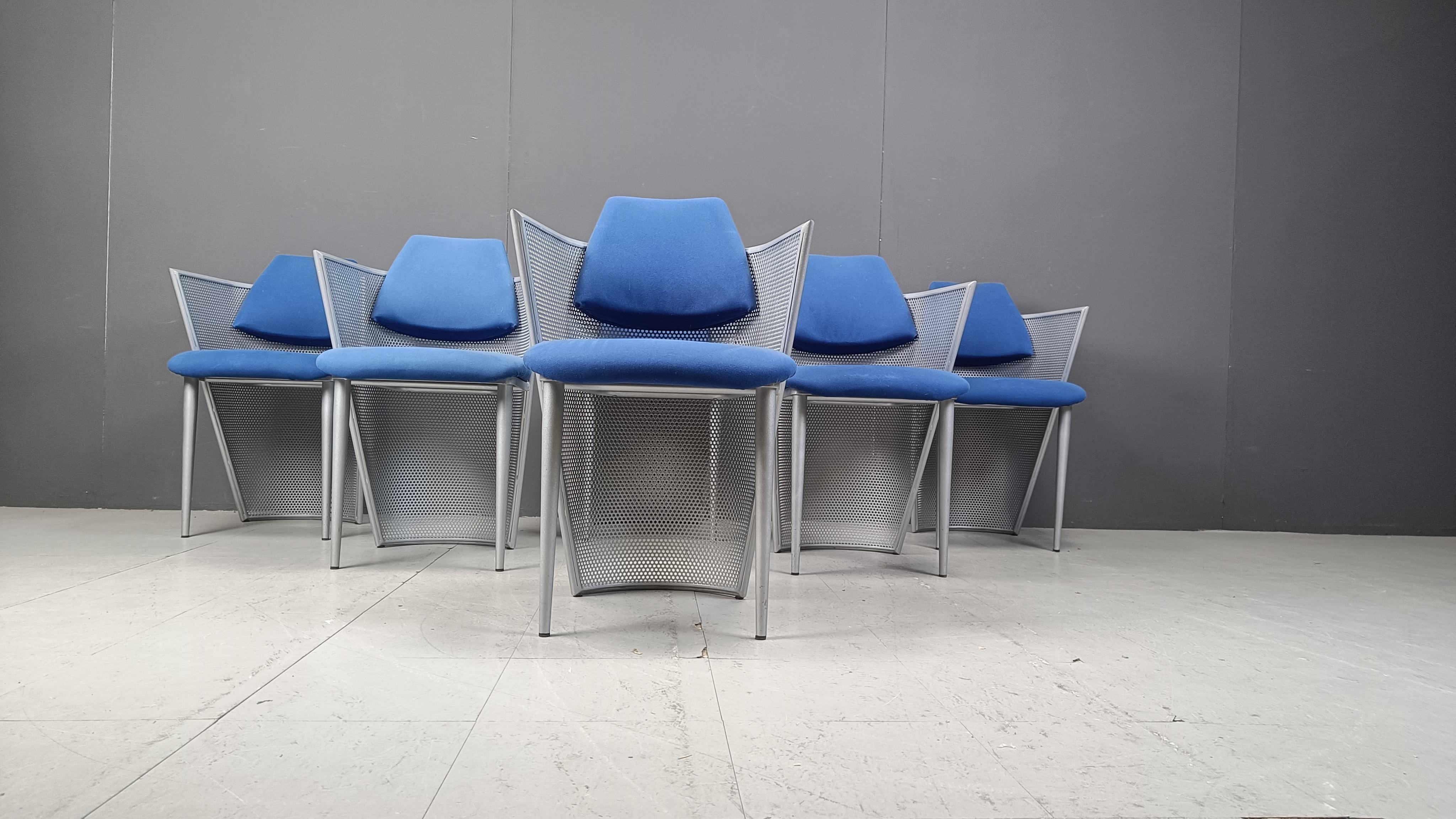 Metallo Sedie da pranzo postmoderne in metallo, set di 6 pezzi degli anni '80 in vendita