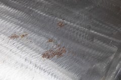 Base de piédestal sculpturale postmoderne en métal et acier incurvé 1970