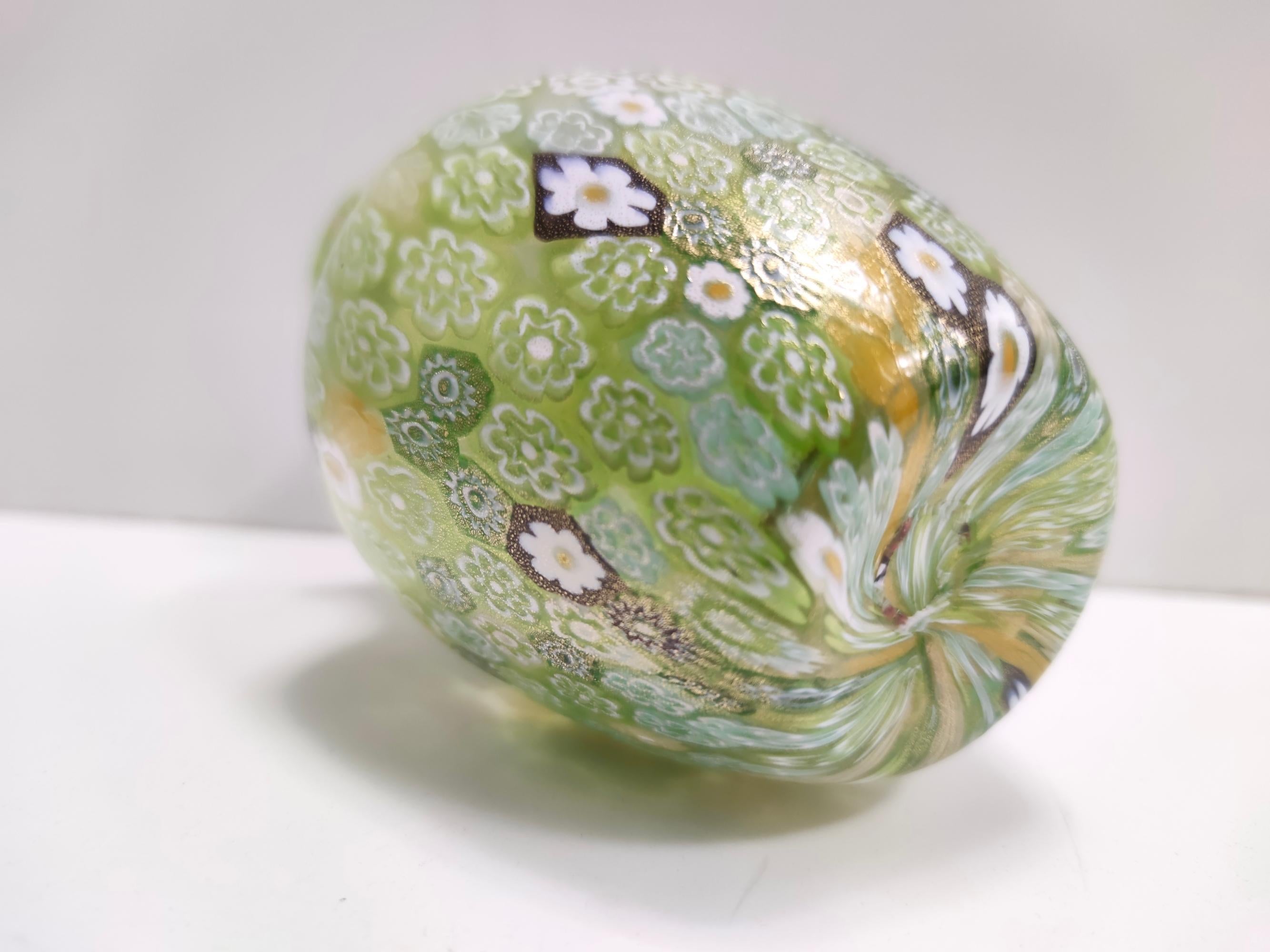 Postmodern Millefiori Green Murano Glass Vase with Murrines and Gold Leaf, Italy In Excellent Condition For Sale In Bresso, Lombardy
