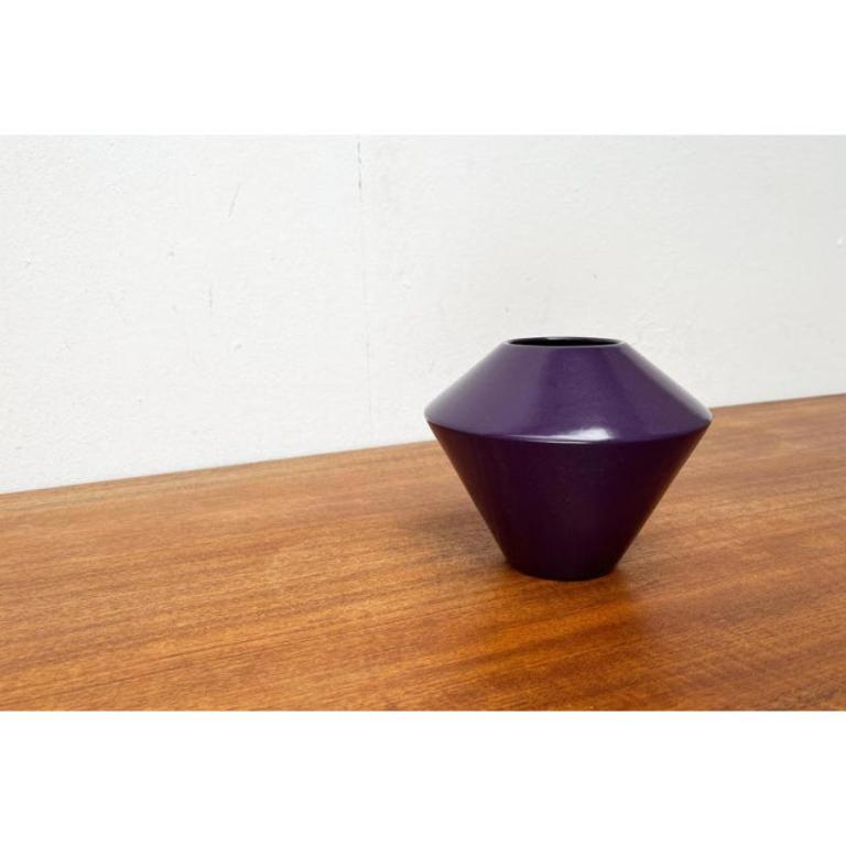 Postmodern Minimalist Ceramic Vase from ASA Selection, 1980s, in Very Good conditions. Designed 1980 to 1989 This piece has an attribution mark.

Additional information:
Materials: Ceramic
Style: Minimalist, Postmodern
Country of Origin: