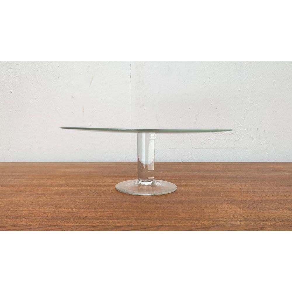 Plato de cristal minimalista postmoderno para tartas, años 80, en muy buen estado. Diseñado de 1980 a 1989.

Más información:
Materiales: Vidrio
Estilos: Postmoderno
Tipo de artículo: Vintage, Antiguo o de segunda mano
Diámetro: 11,81ʺAn × 11,81ʺF ×