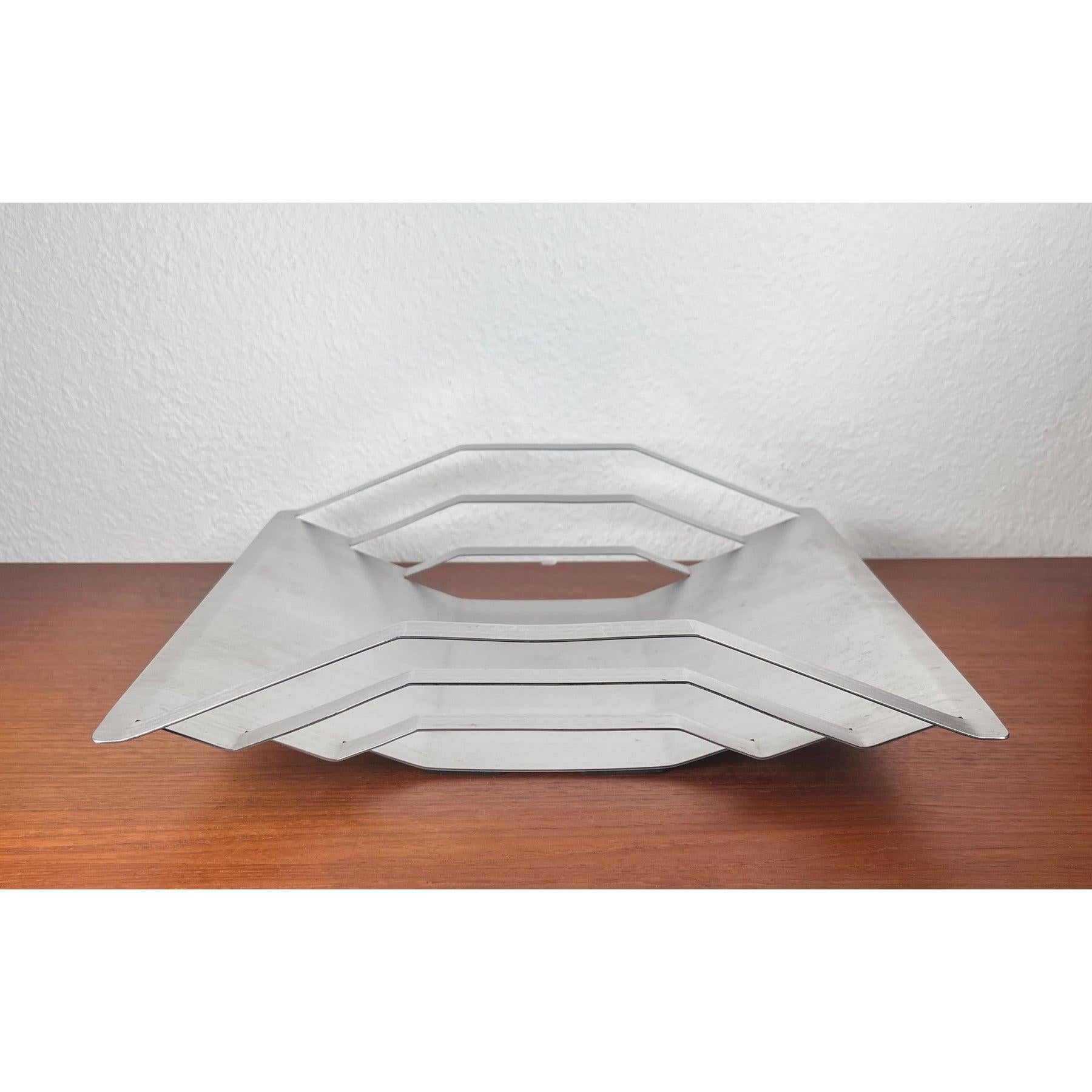 Postmoderne, minimalistische Obstschale aus Metall, 1980er Jahre (20. Jahrhundert) im Angebot