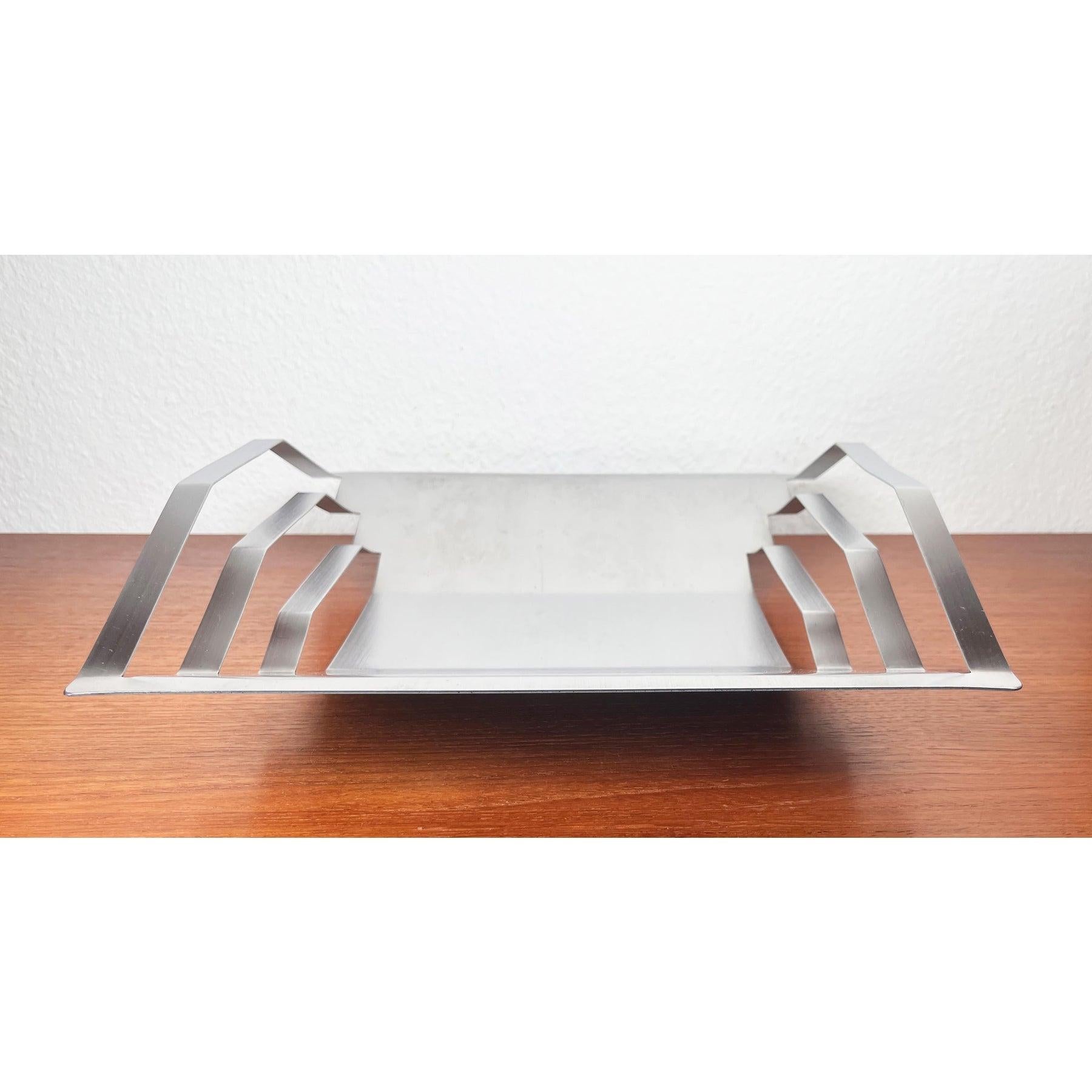 Postmoderne, minimalistische Obstschale aus Metall, 1980er Jahre im Angebot 1