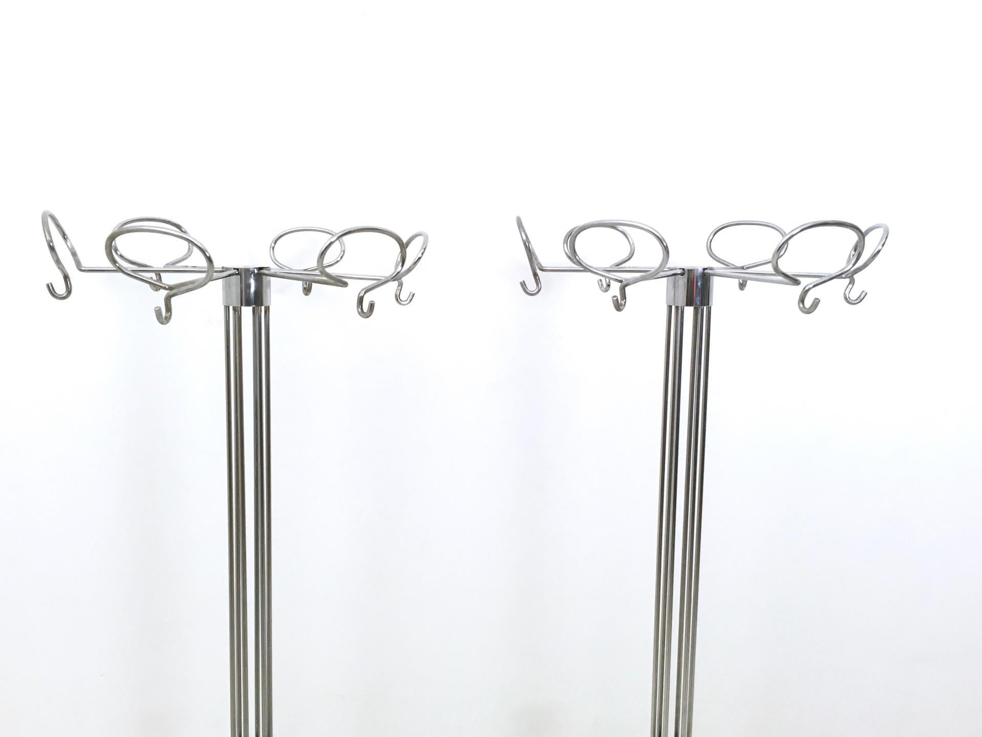 Postmoderner minimalistischer Garderobenständer aus versilbertem Metall von Valenti, Italien (Minimalistisch) im Angebot