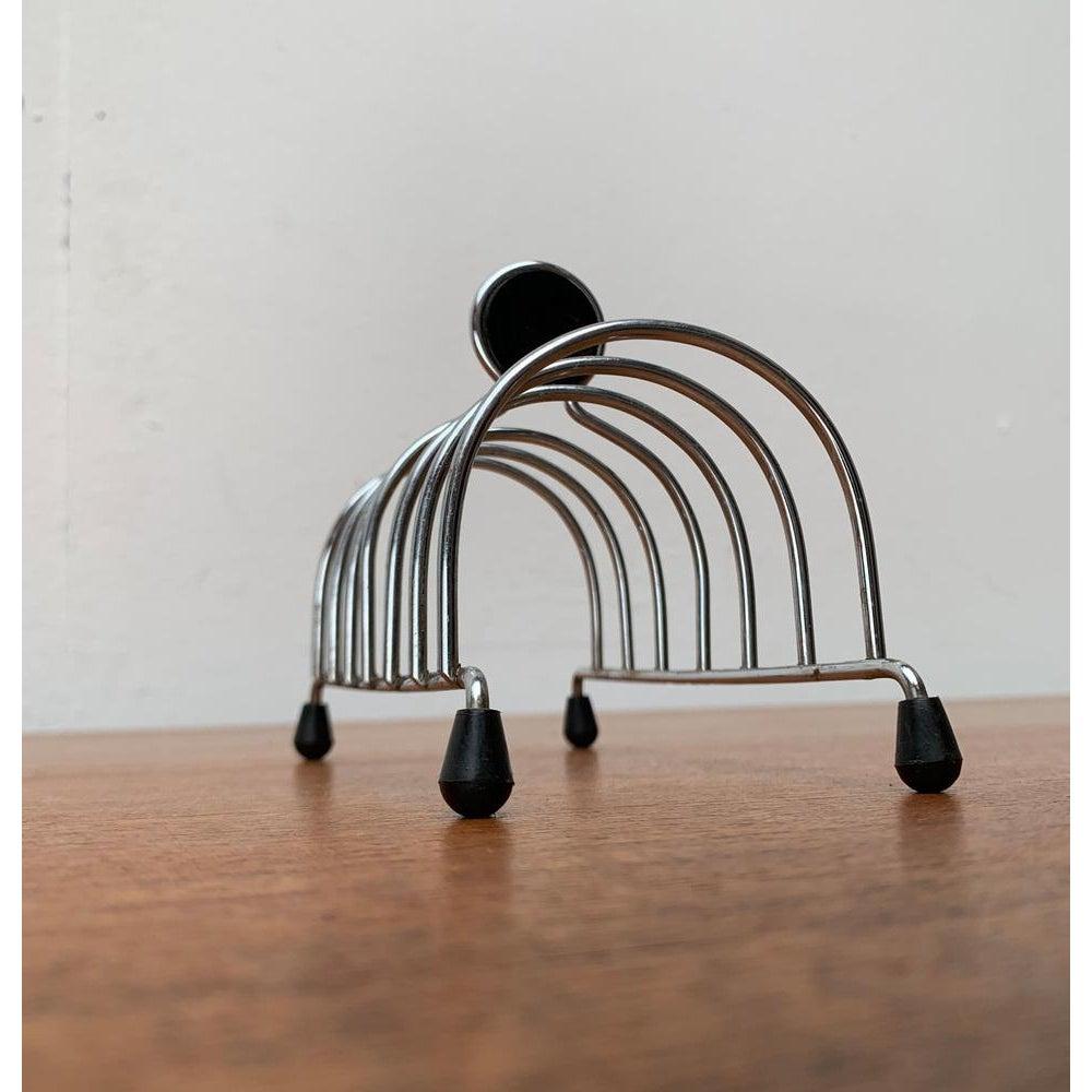Tostador o Cartaero Minimalista Postmoderno de Tomado Holland, años 70, en Muy Buen estado. Diseñado de 1970 a 1979 Esta pieza tiene una marca de atribución.

Más información:
Materiales: Metal, Plástico
Color: Negro
Estilos: Memphis,