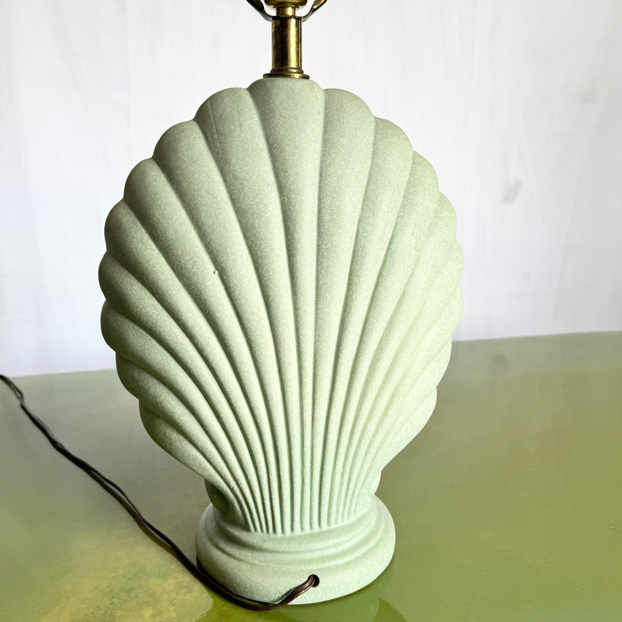 Postmodern Mint Green Ceramic Clam Shell Table Lamp In Good Condition For Sale In Delray Beach, FL