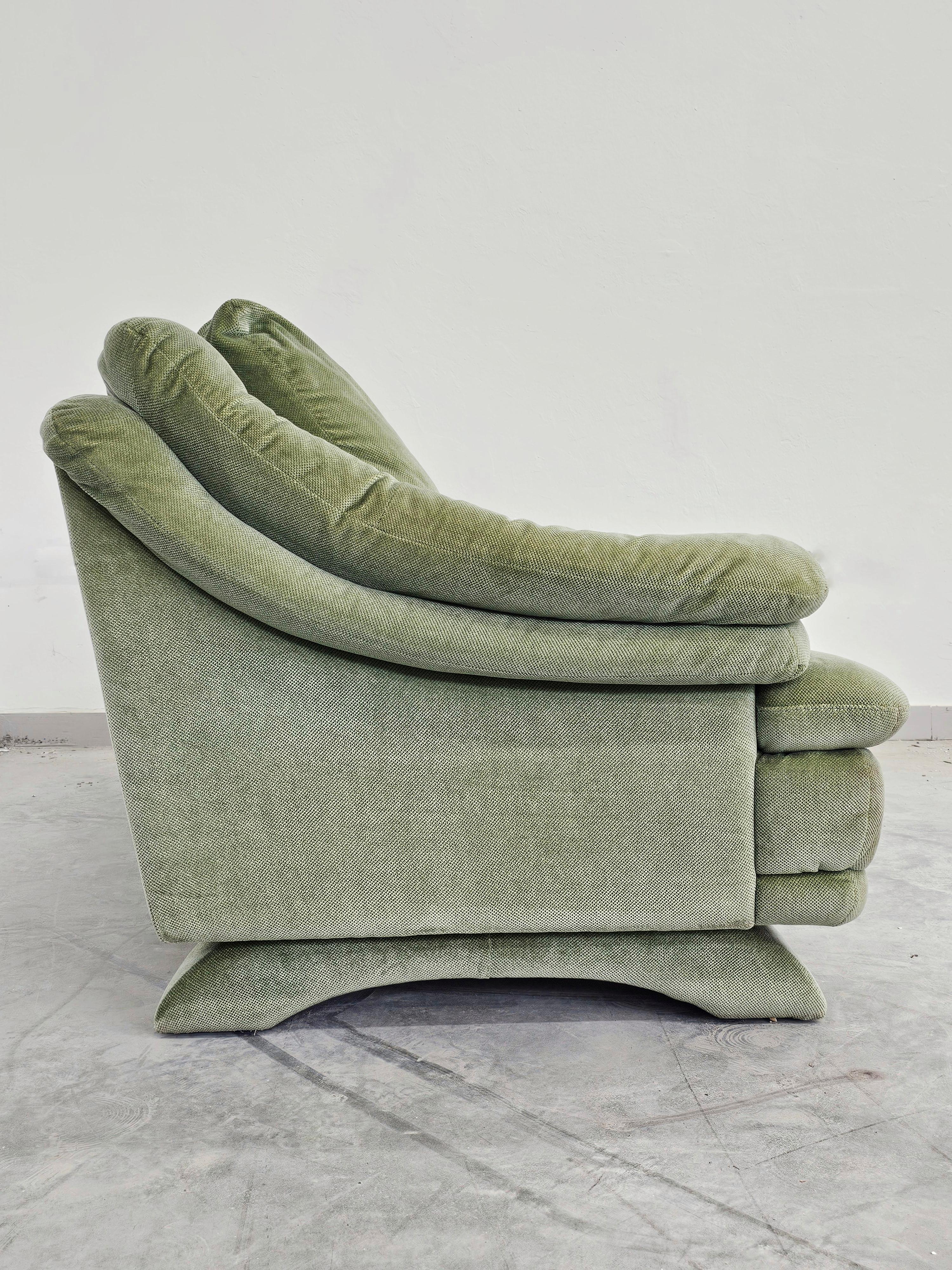 Velours Canapé postmoderne vert menthe inspiré de Vico Magistretti, Italie, années 1980 en vente