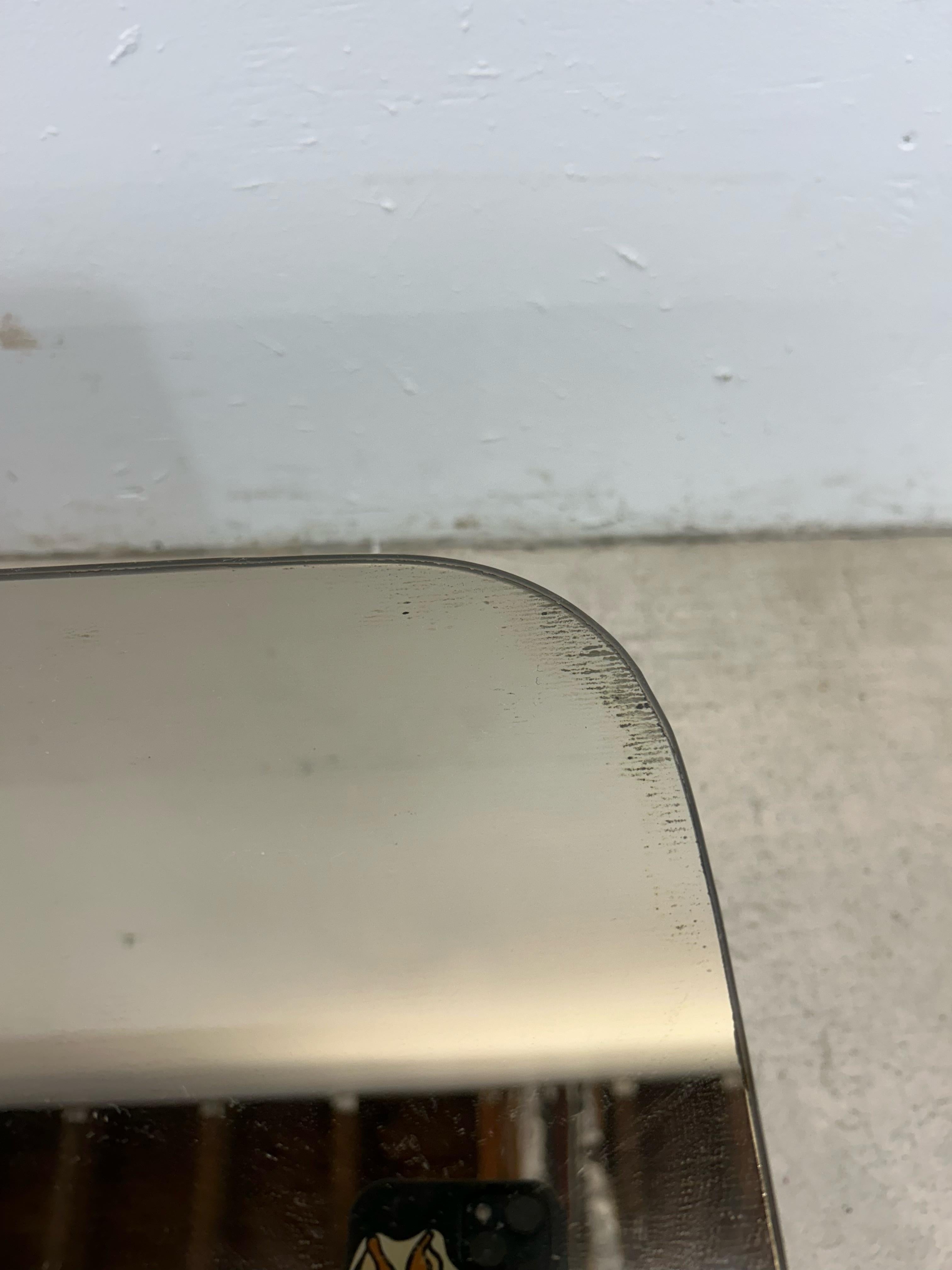 Table basse postmoderne en verre miroir avec base chromée en vente 3