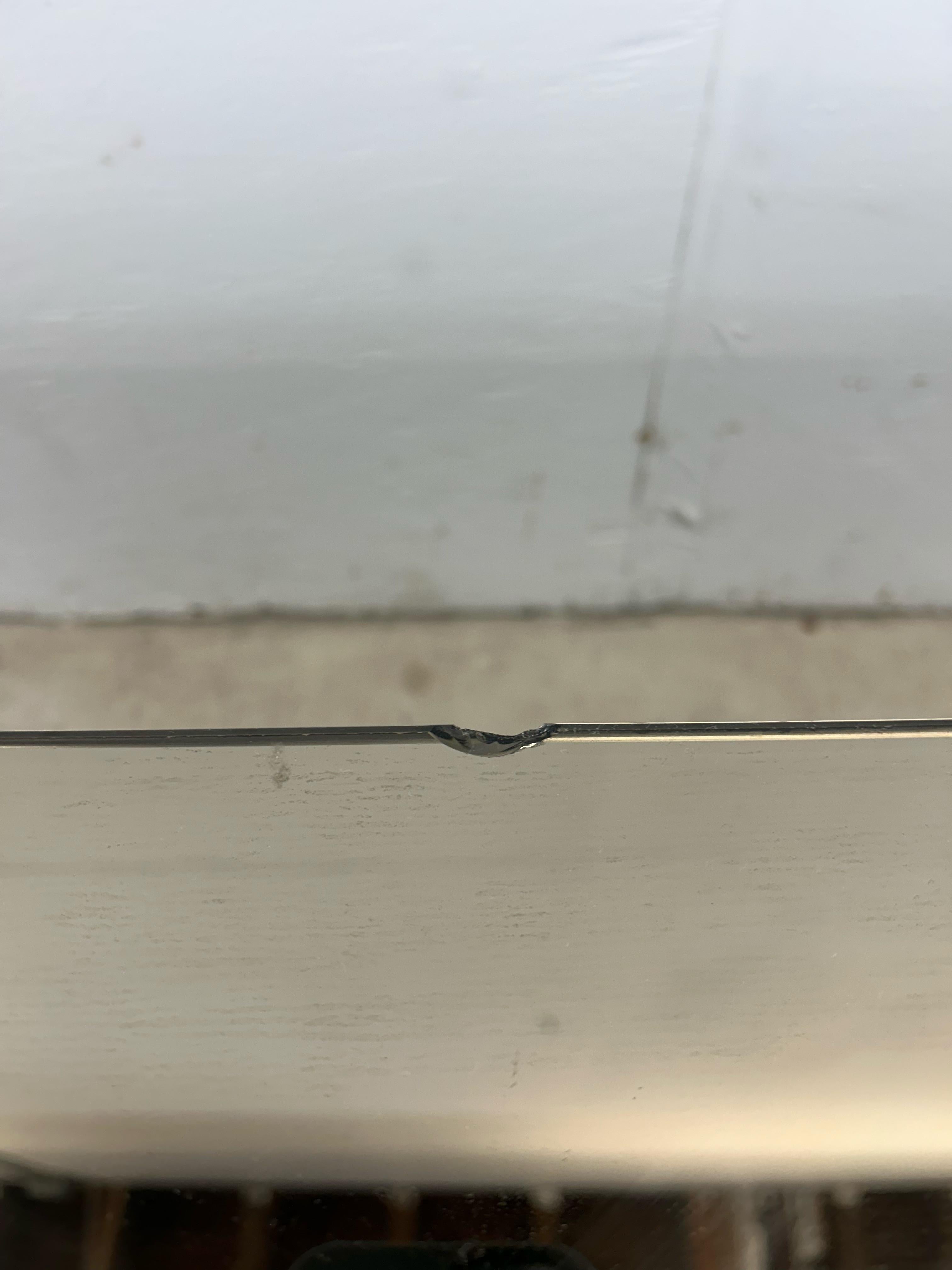Table basse postmoderne en verre miroir avec base chromée en vente 4
