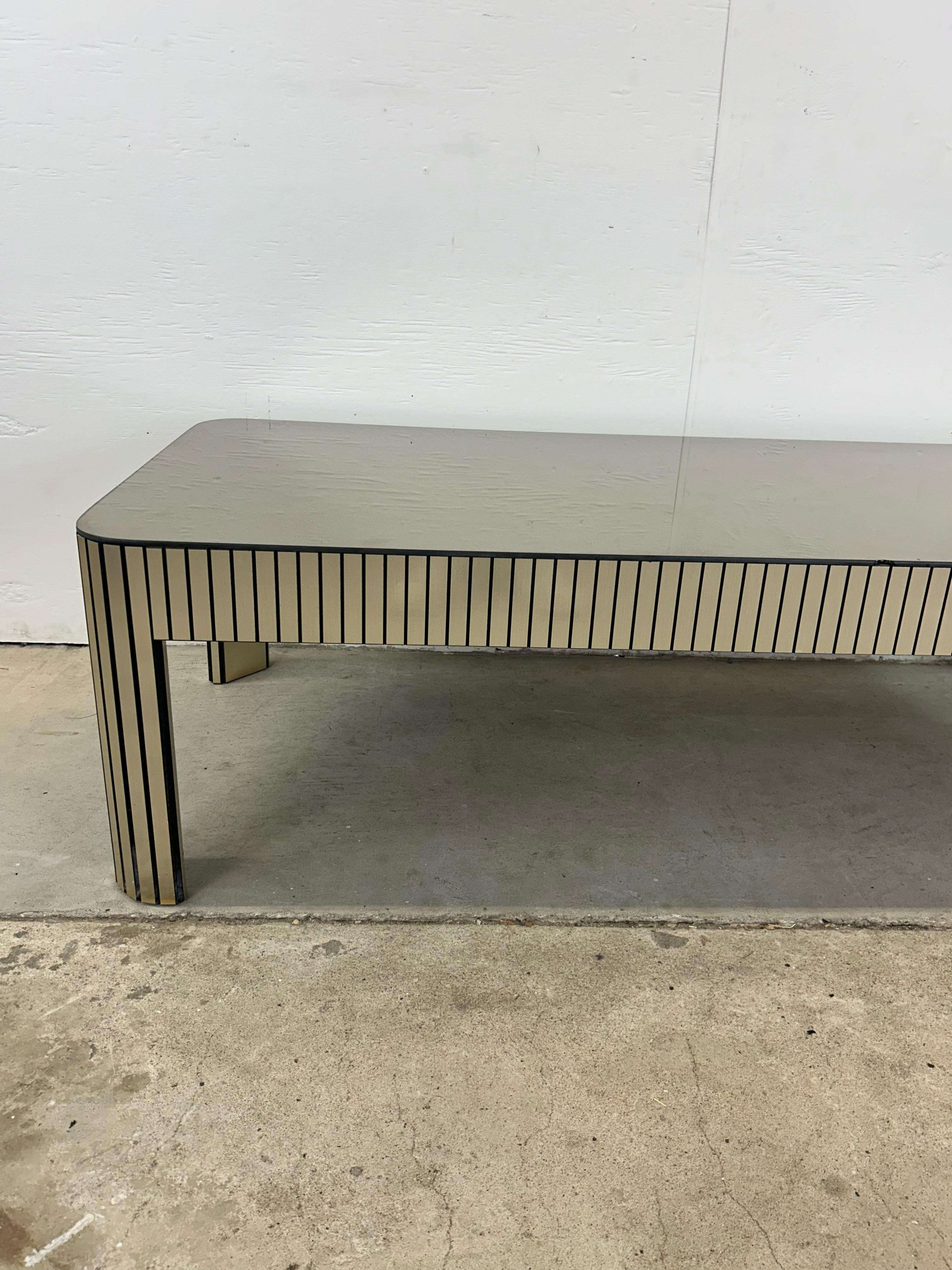 Table basse postmoderne en verre miroir avec base chromée en vente 12