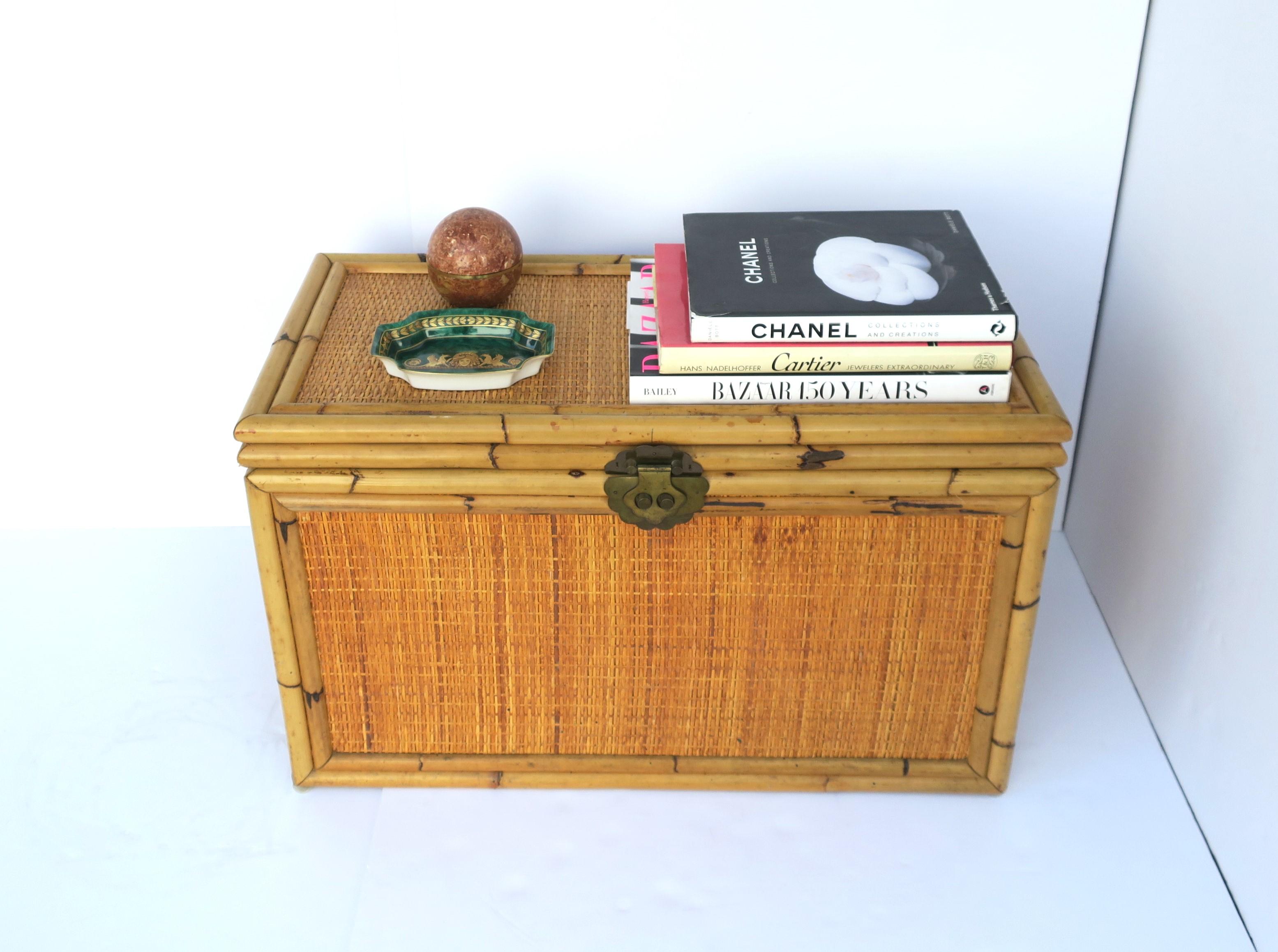 Boîte à cendrier postmoderne en marbre et laiton, vers 1970 en vente 10