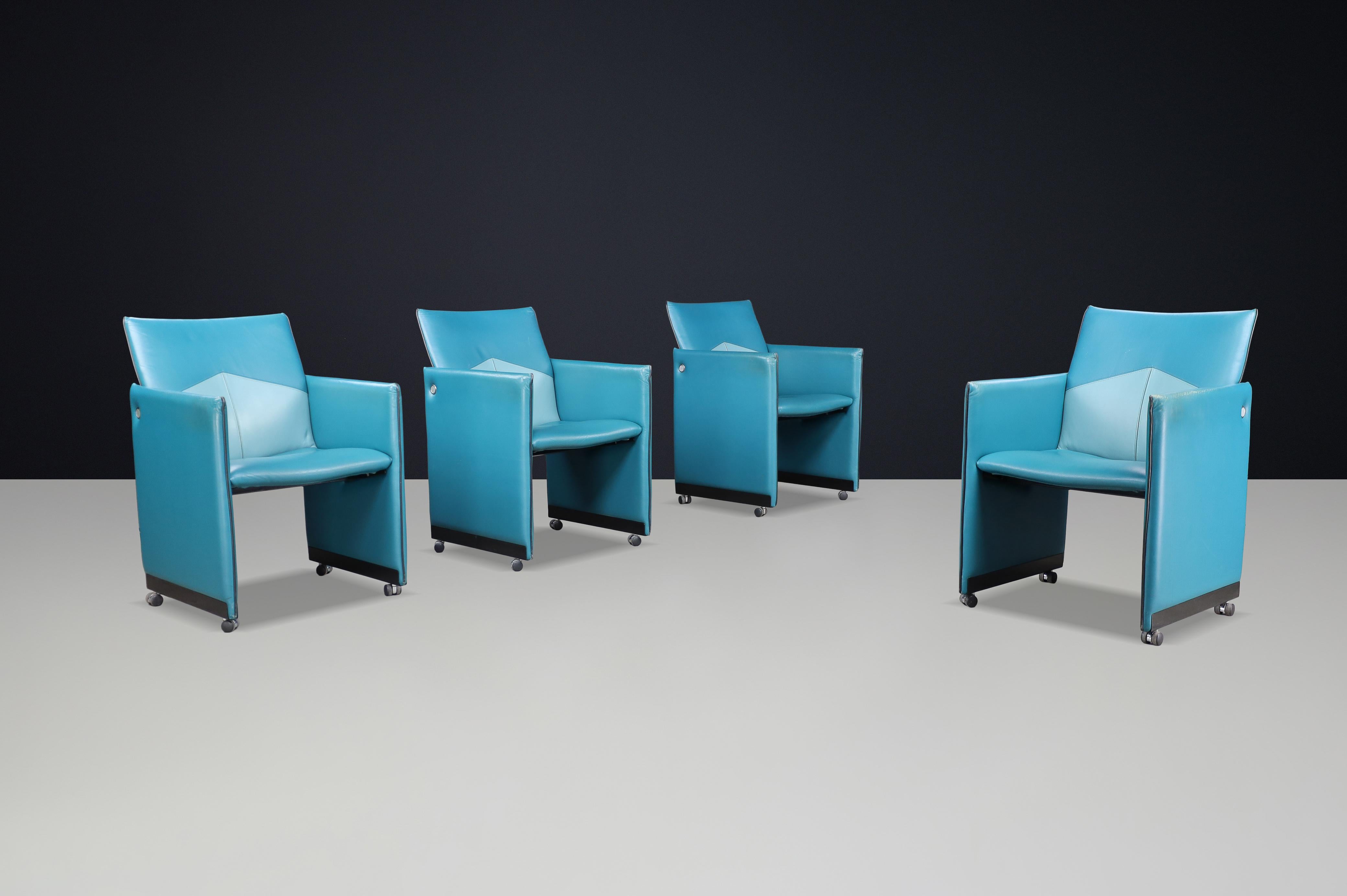Postmoderne Montana Sessel von Geoffrey Harcourt für Artifort, 1980er Jahre - 4er Set

Dieses Set aus vier Montana-Sesseln ist ein eindrucksvolles Beispiel für postmodernes Design und wurde in den 1980er Jahren vom renommierten britischen Designer