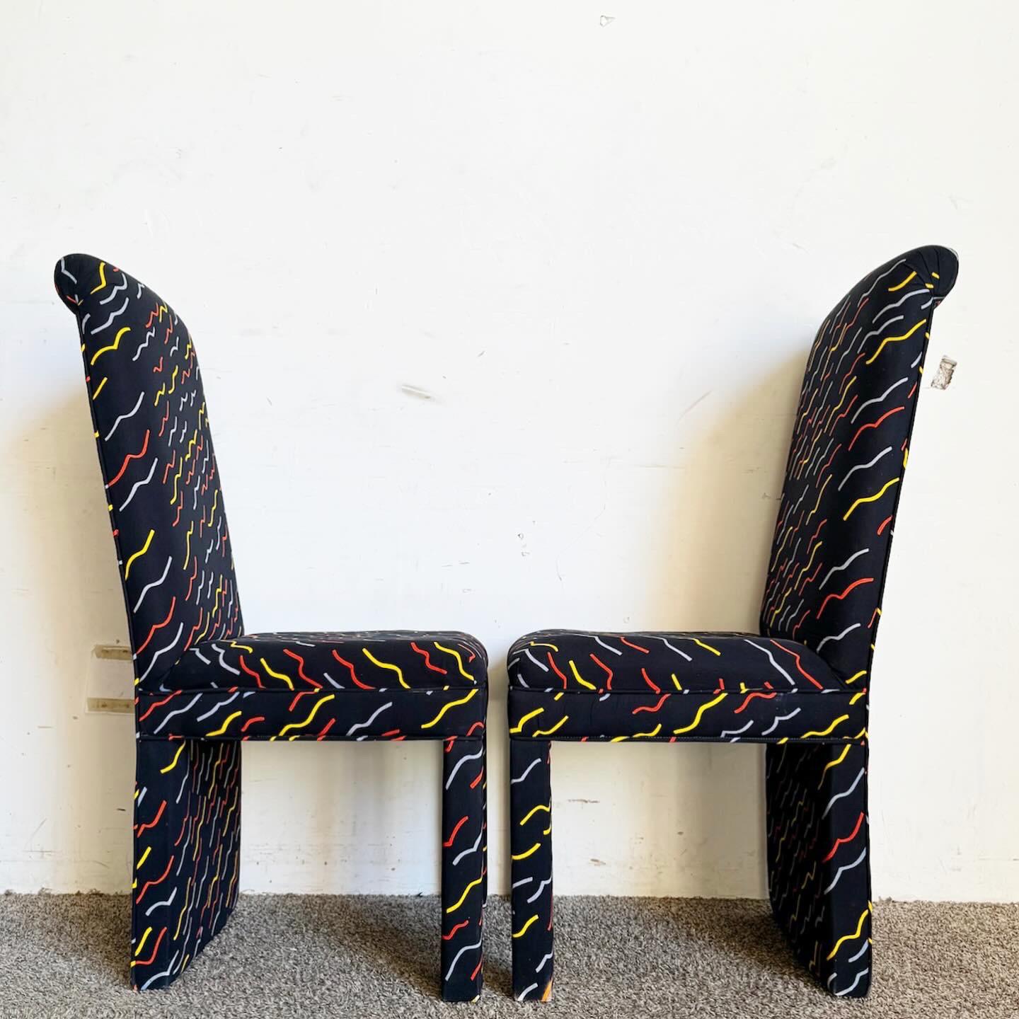 Revitalize your dining space with these Postmodern Multi Color Squiggle Fabric Parsons Dining Chairs. This set of four combines the classic Parsons style with a bold squiggle pattern, adding color and whimsy to any room.
Some wear to the fabric as
