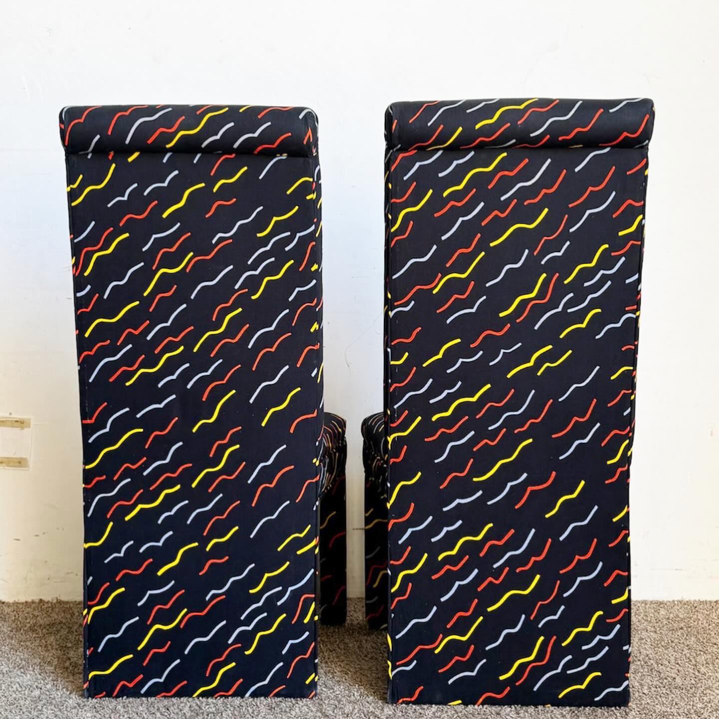 Postmodern Multi Color Squiggle Fabric Parsons Dining Chairs - Set of 4 In Good Condition For Sale In Delray Beach, FL