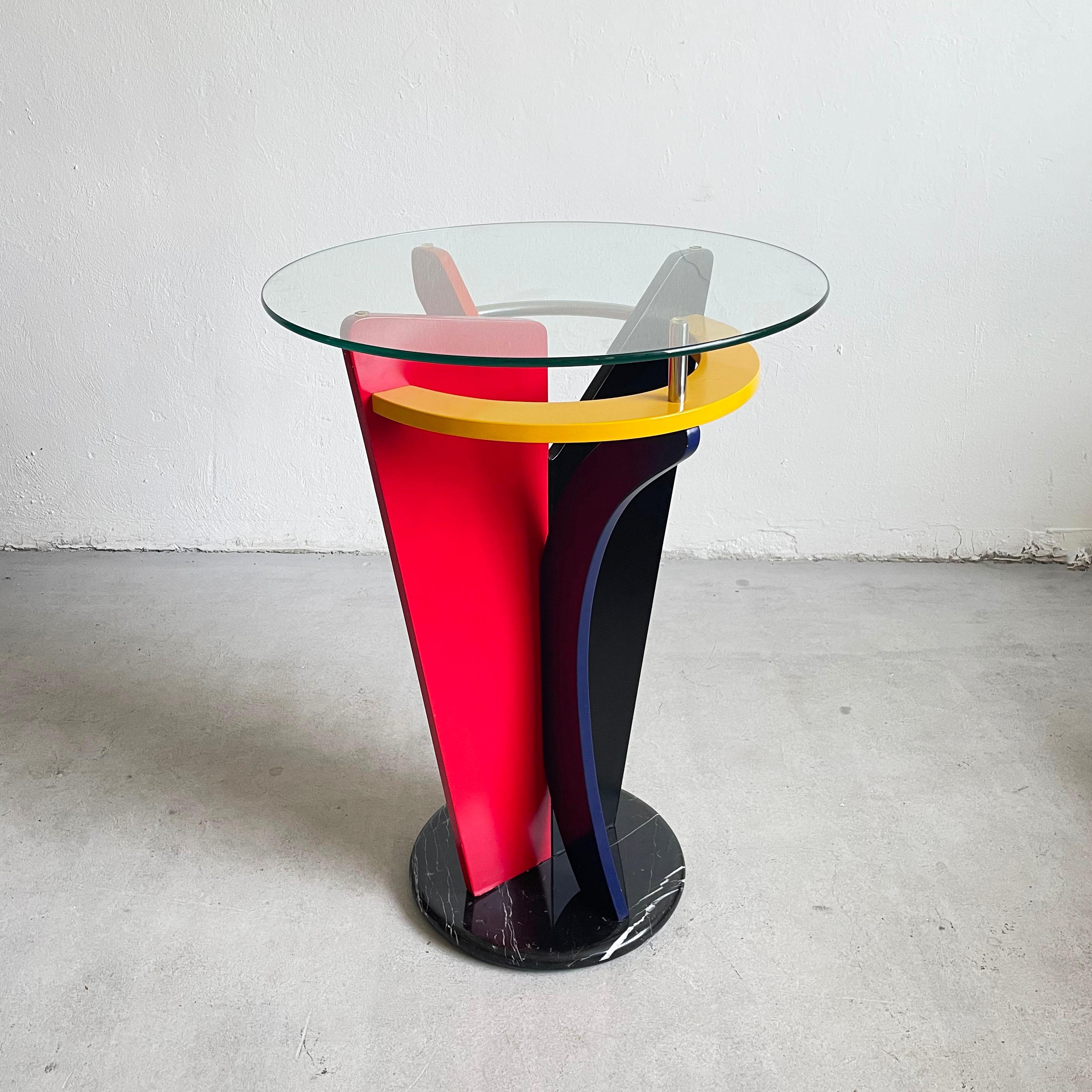 Postmodern Multicolored Italian Memphis Design Pedestal Gueridon Side Table For Sale 1