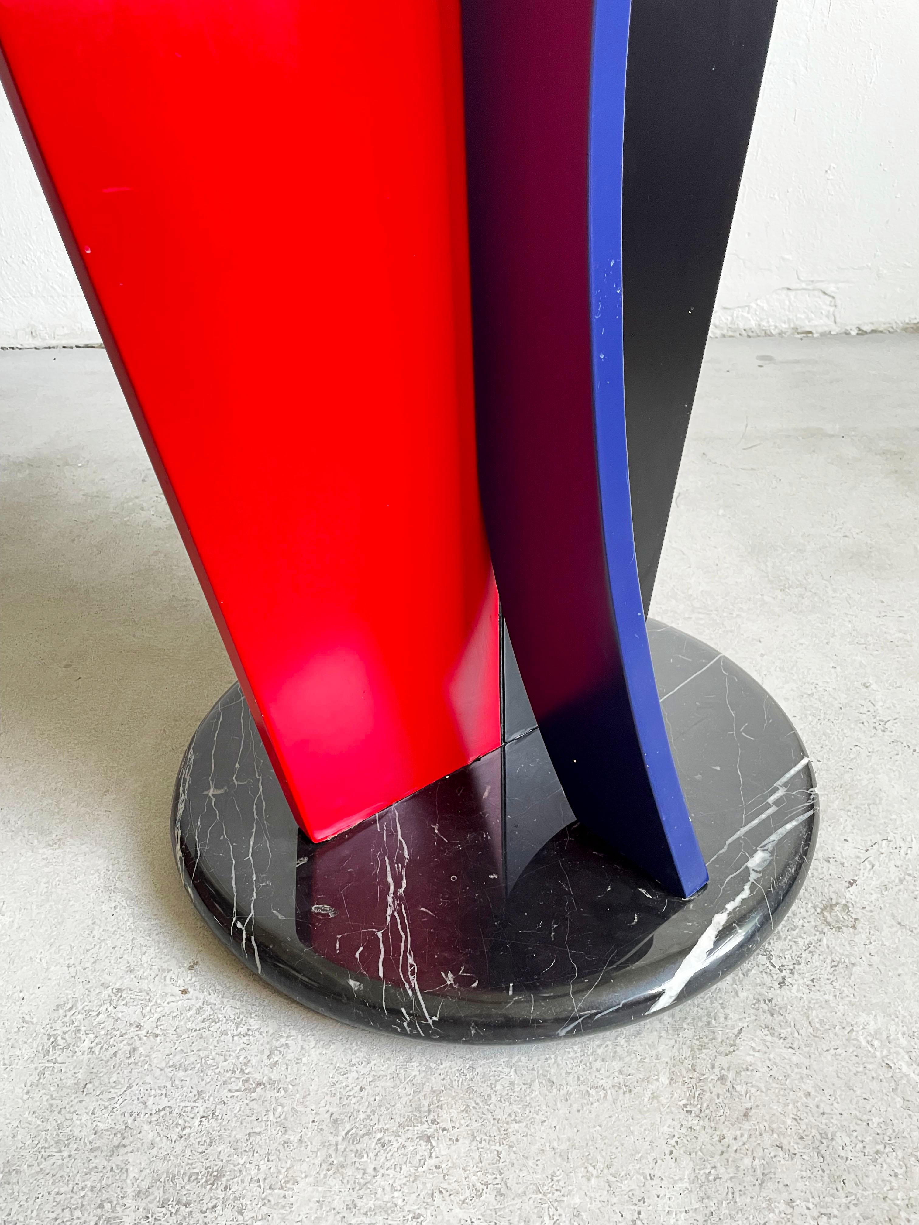 Late 20th Century Postmodern Multicolored Italian Memphis Design Pedestal Gueridon Side Table For Sale