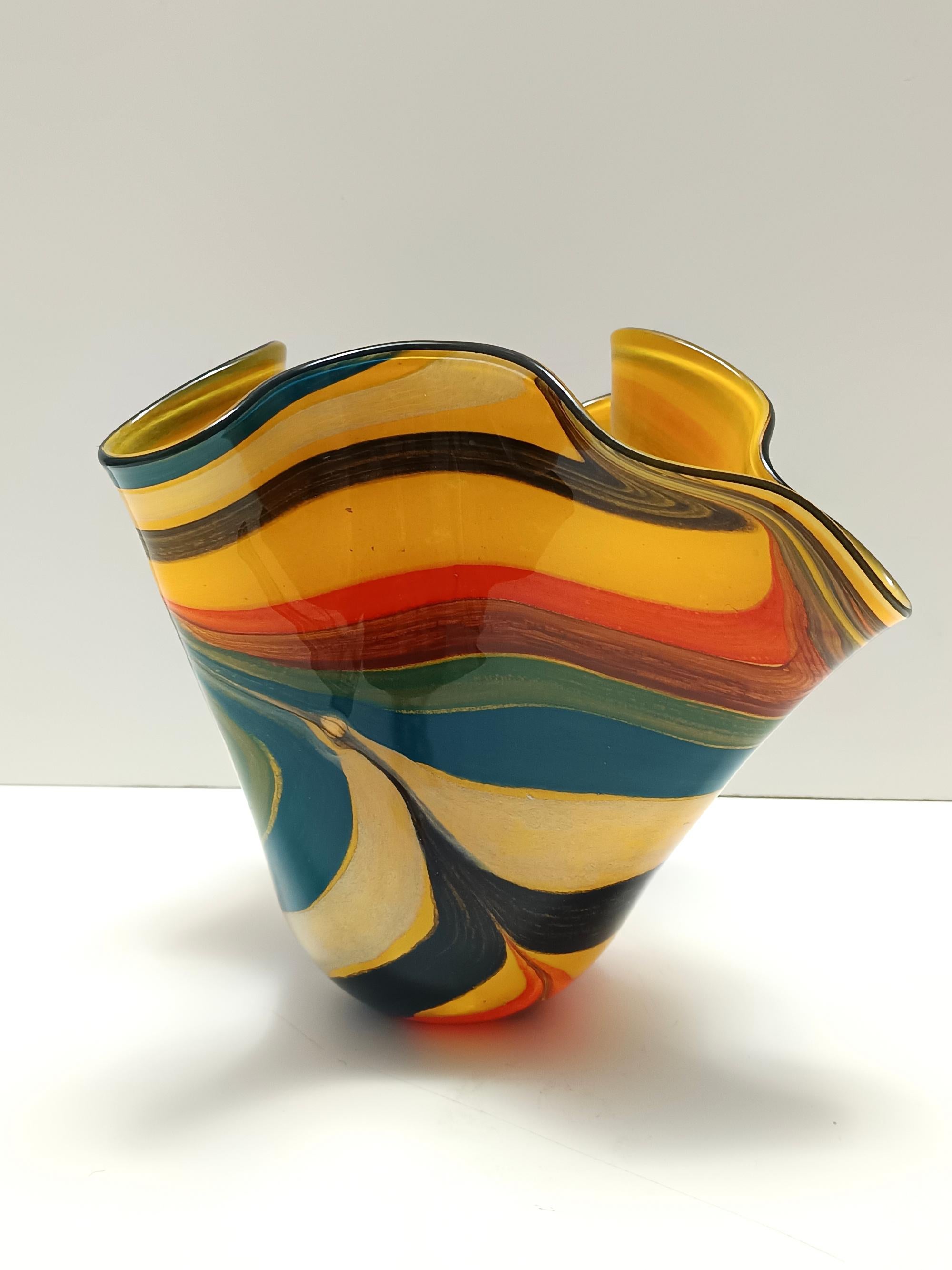 Postmoderne mehrfarbige Murano Glas Fazzoletto Vase, Italien (Ende des 20. Jahrhunderts) im Angebot