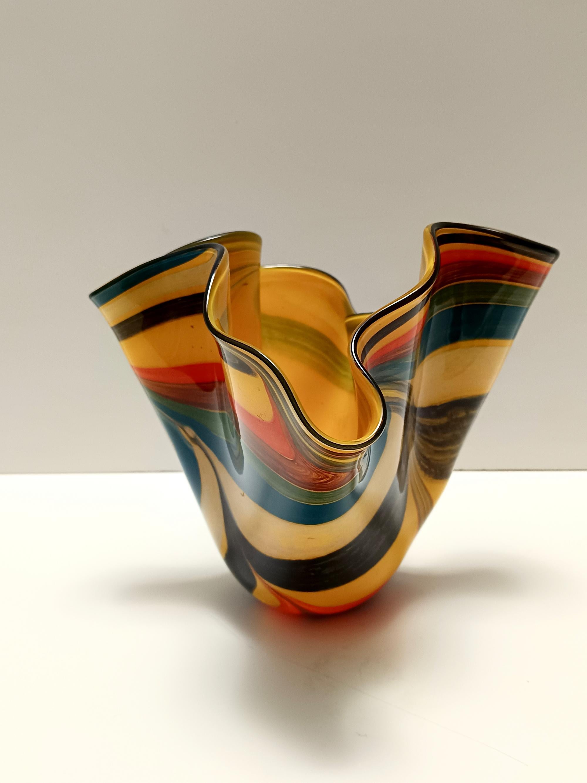Postmoderne mehrfarbige Murano Glas Fazzoletto Vase, Italien (Muranoglas) im Angebot
