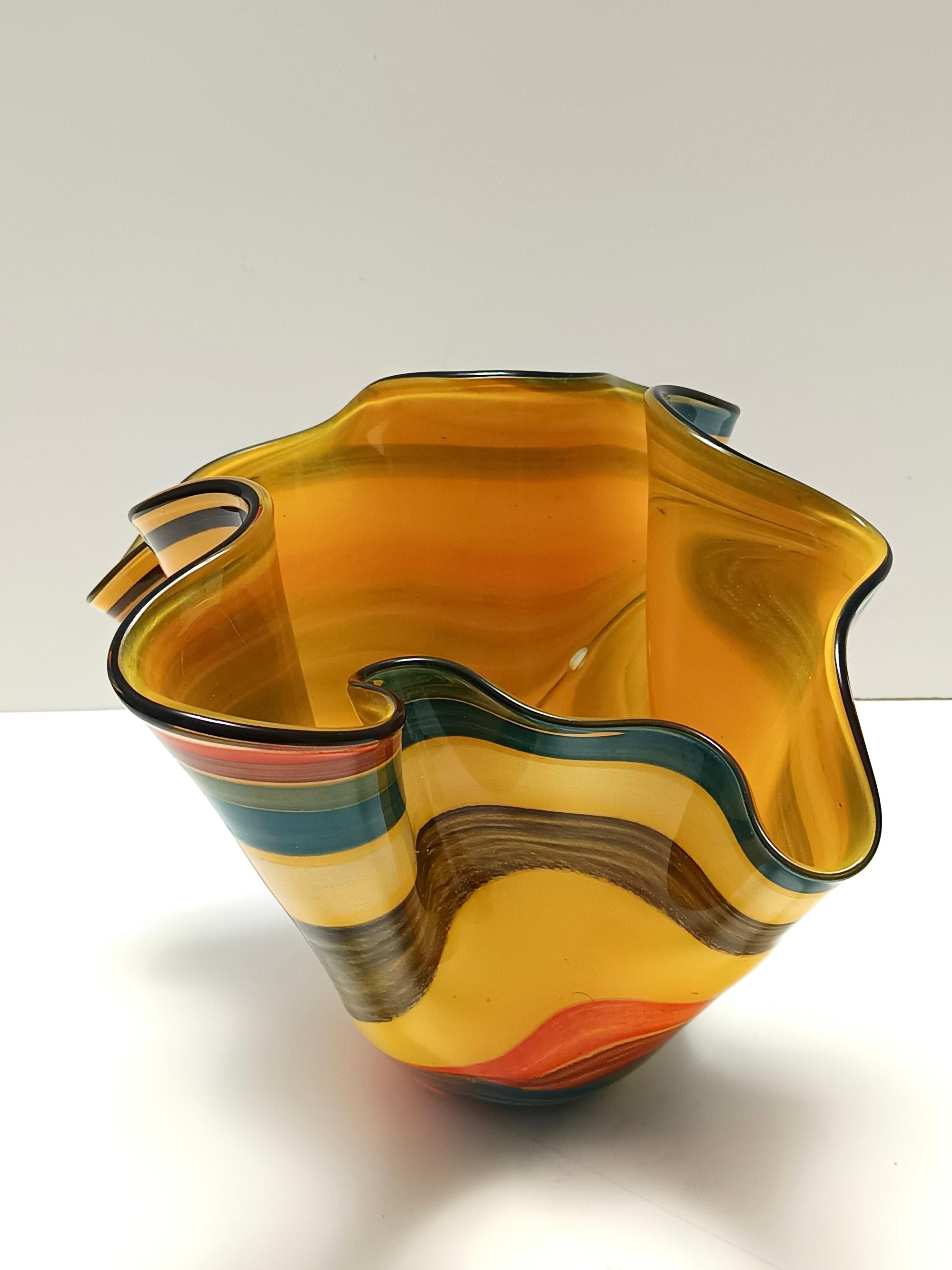 Postmoderne mehrfarbige Murano Glas Fazzoletto Vase, Italien im Angebot 2