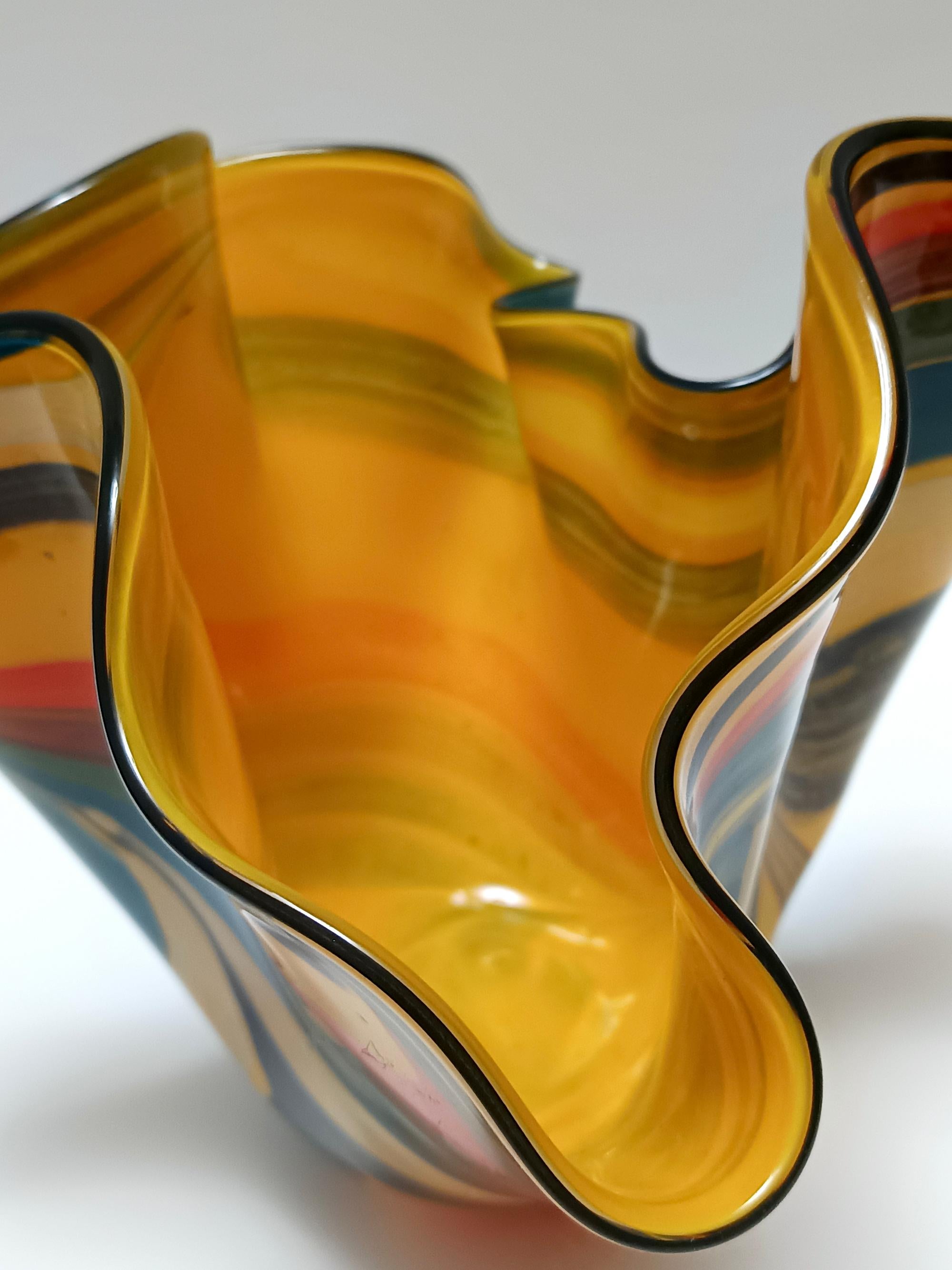 Postmoderne mehrfarbige Murano Glas Fazzoletto Vase, Italien im Angebot 4