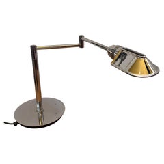 Postmoderne, in alle Richtungen schwenkbare Schreibtischlampe aus Chrom von Walter Von Nessen