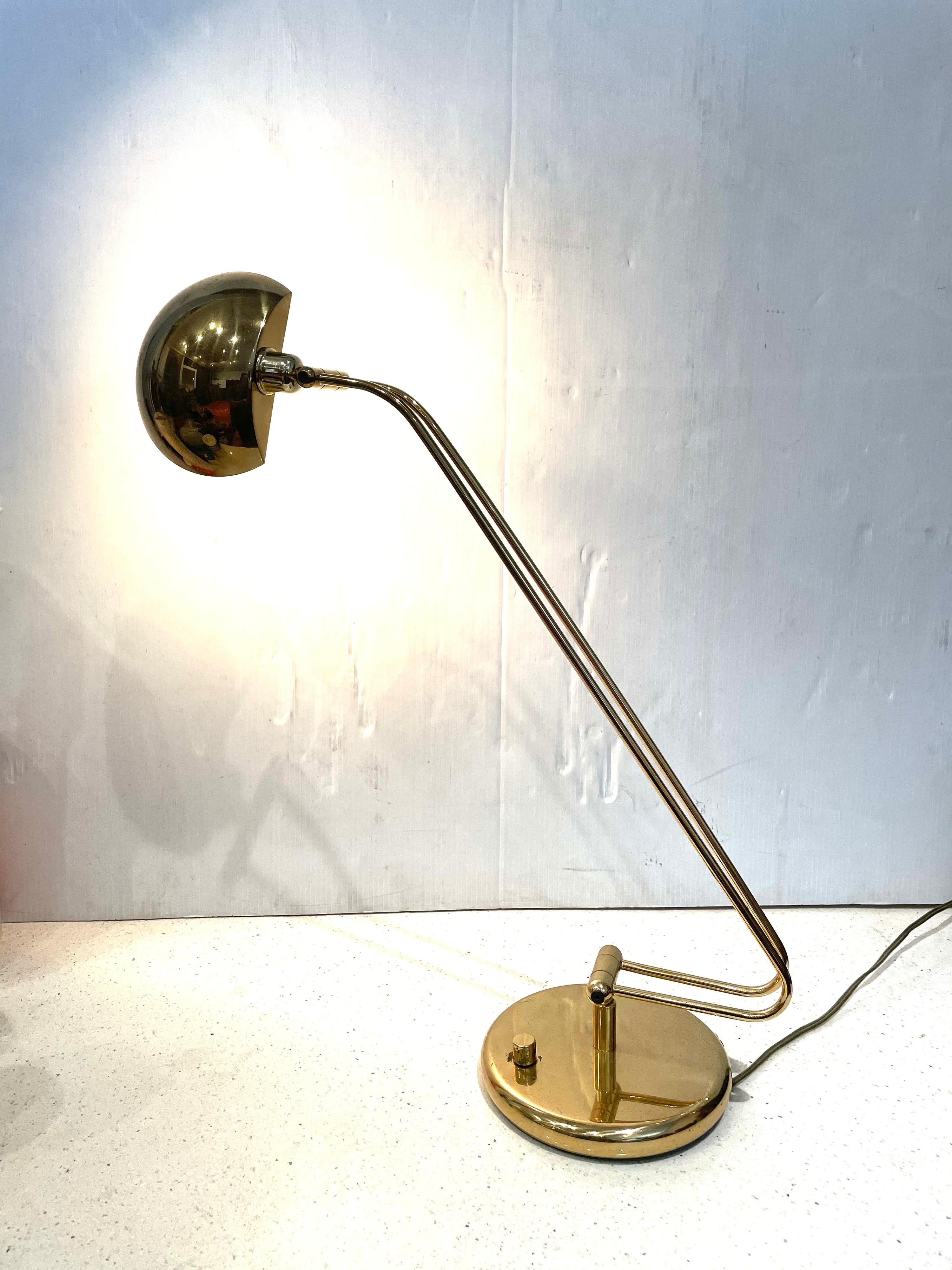 Great design and functionality on this brass polished table desk lamp, the shade moves up and down, side to side comes with a dimmer switch and its perfectly working, Its halogen.