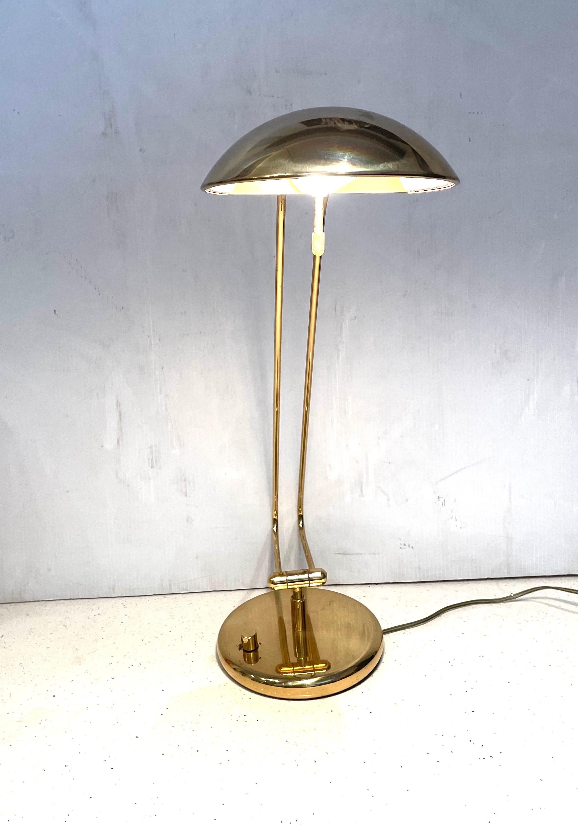 Postmodern Multidirectional Polished Brass Desk/Table Lamp  In Good Condition In San Diego, CA