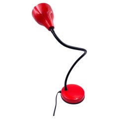 Lampada a collo d'oca postmoderna multidirezionale da tavolo/scrivania di Veneta Lumi, Italia