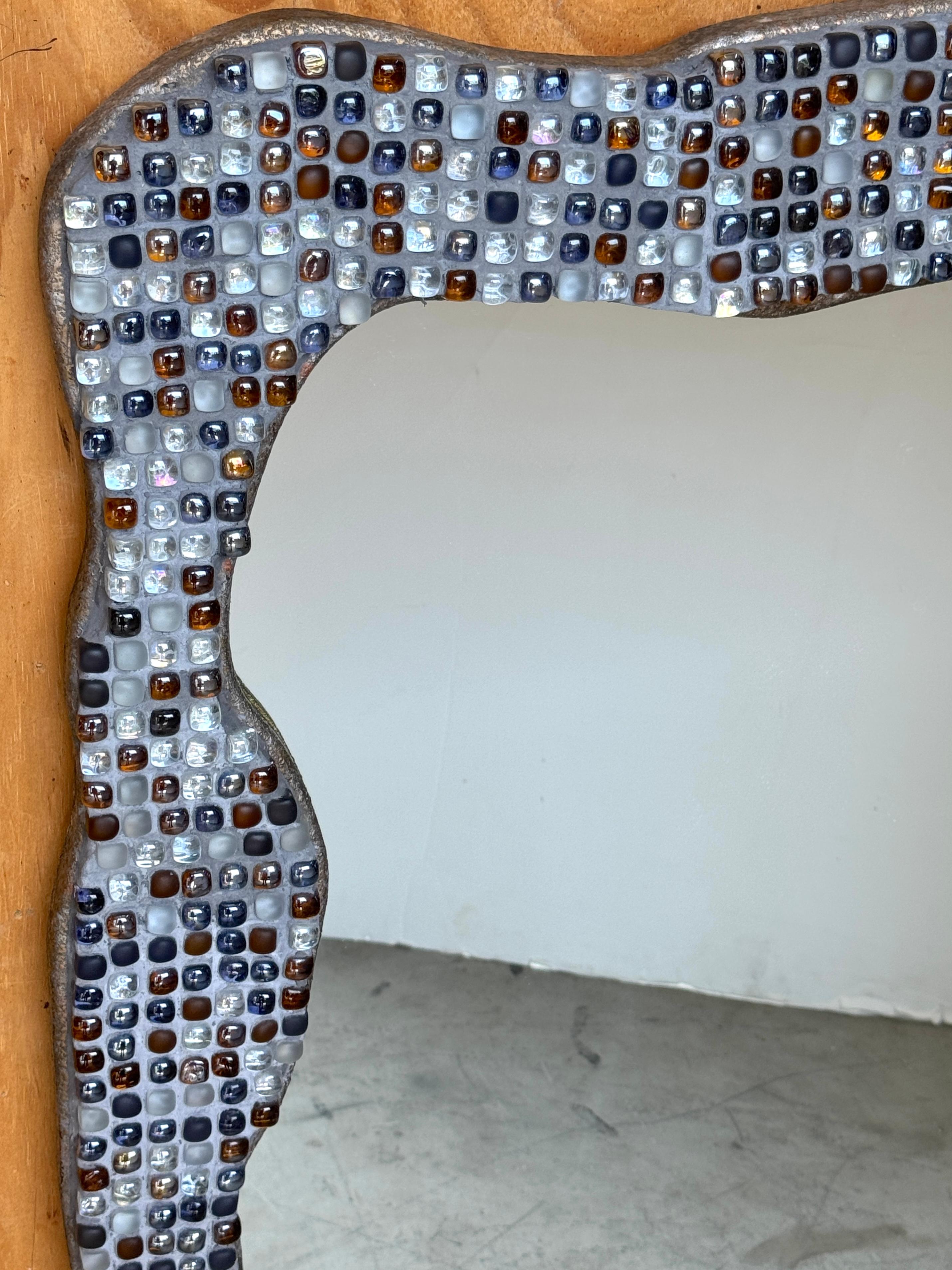 Postmodern Murano Glass Mosaic Biomorphic Mirror, Italy, circa 1990s (Intarsie) im Angebot