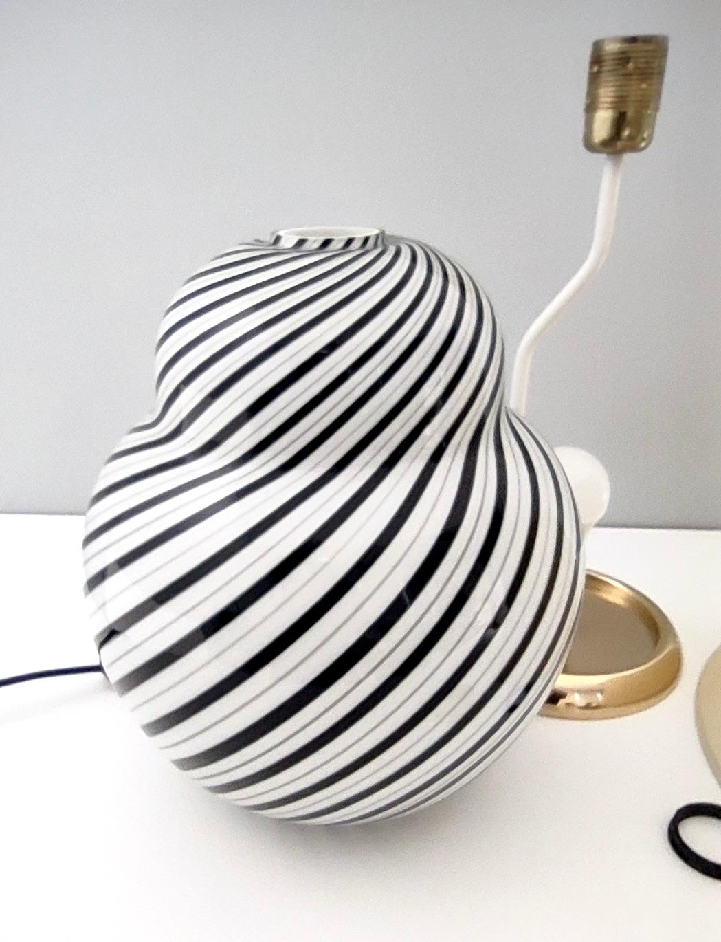 Postmodern Murano Glass Table Lamp in the Style of Lino Tagliapietra, Italy For Sale 3
