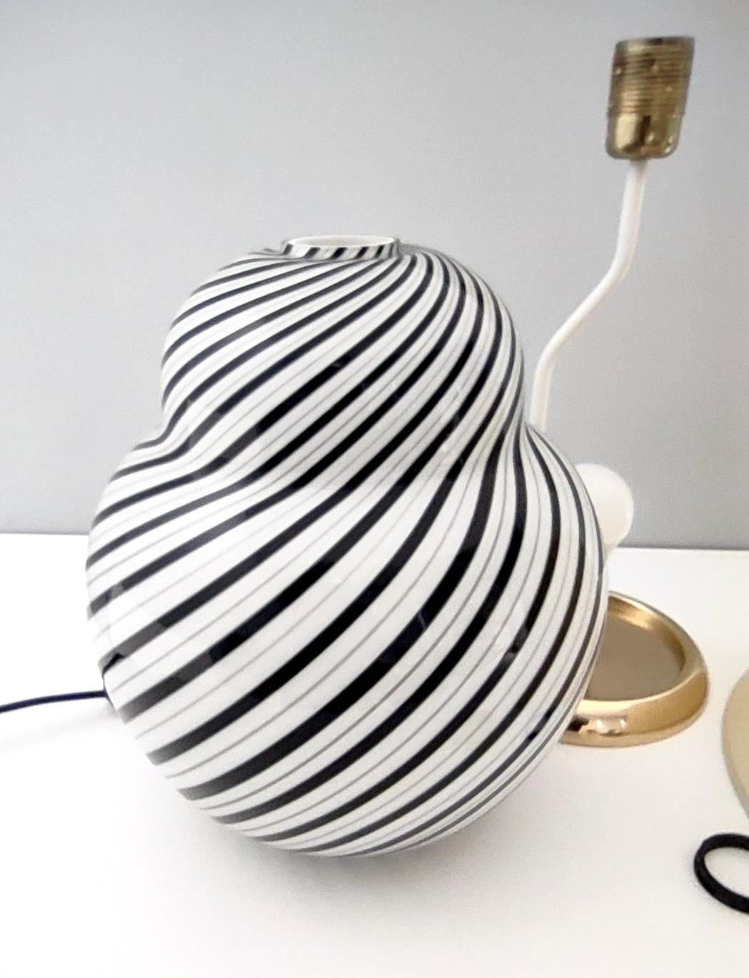 Lampe de table postmoderne en verre de Murano dans le style de Lino Tagliapietra, Italie en vente 8