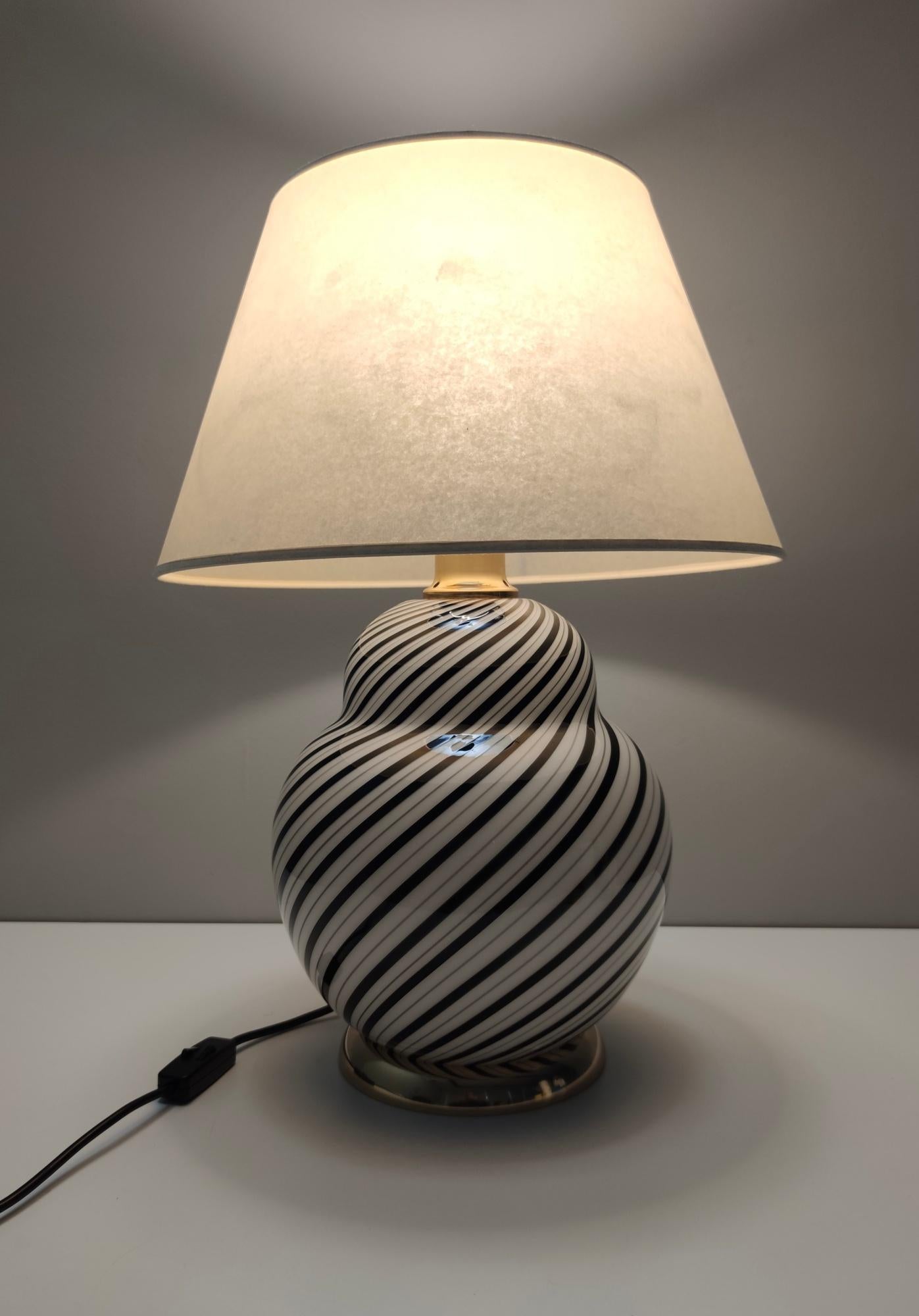 Postmoderne Lampe de table postmoderne en verre de Murano dans le style de Lino Tagliapietra, Italie en vente