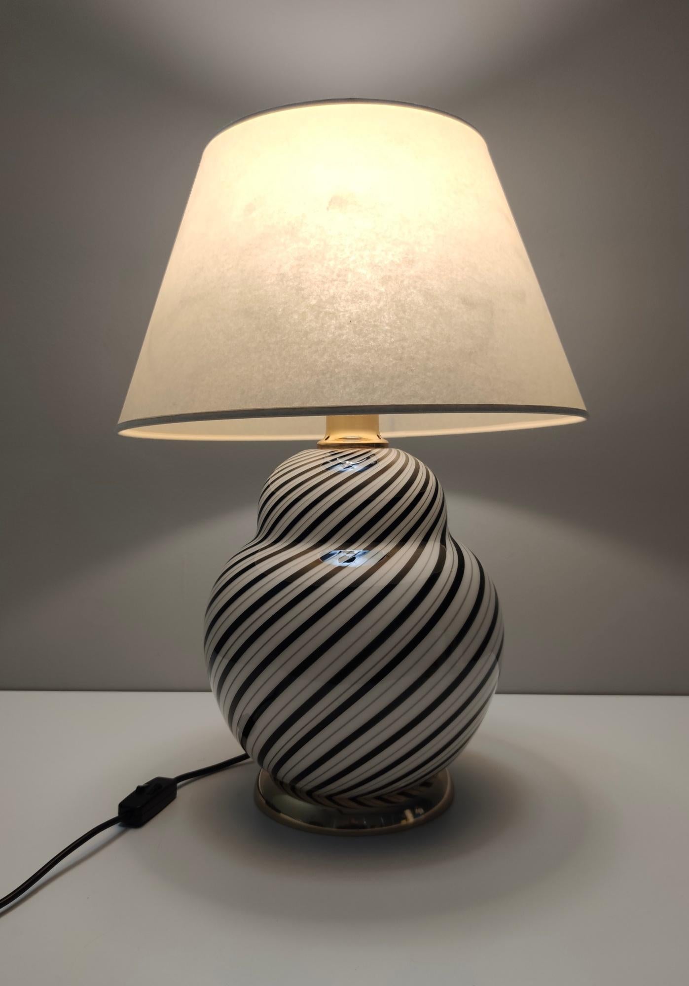 Italian Postmodern Murano Glass Table Lamp in the Style of Lino Tagliapietra, Italy For Sale
