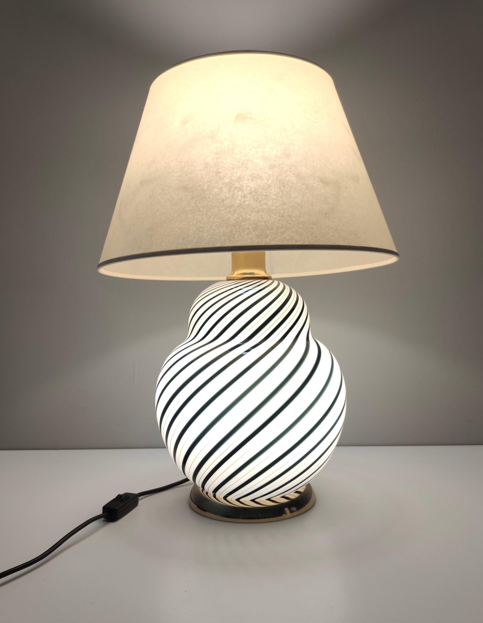 Fin du 20e siècle Lampe de table postmoderne en verre de Murano dans le style de Lino Tagliapietra, Italie en vente