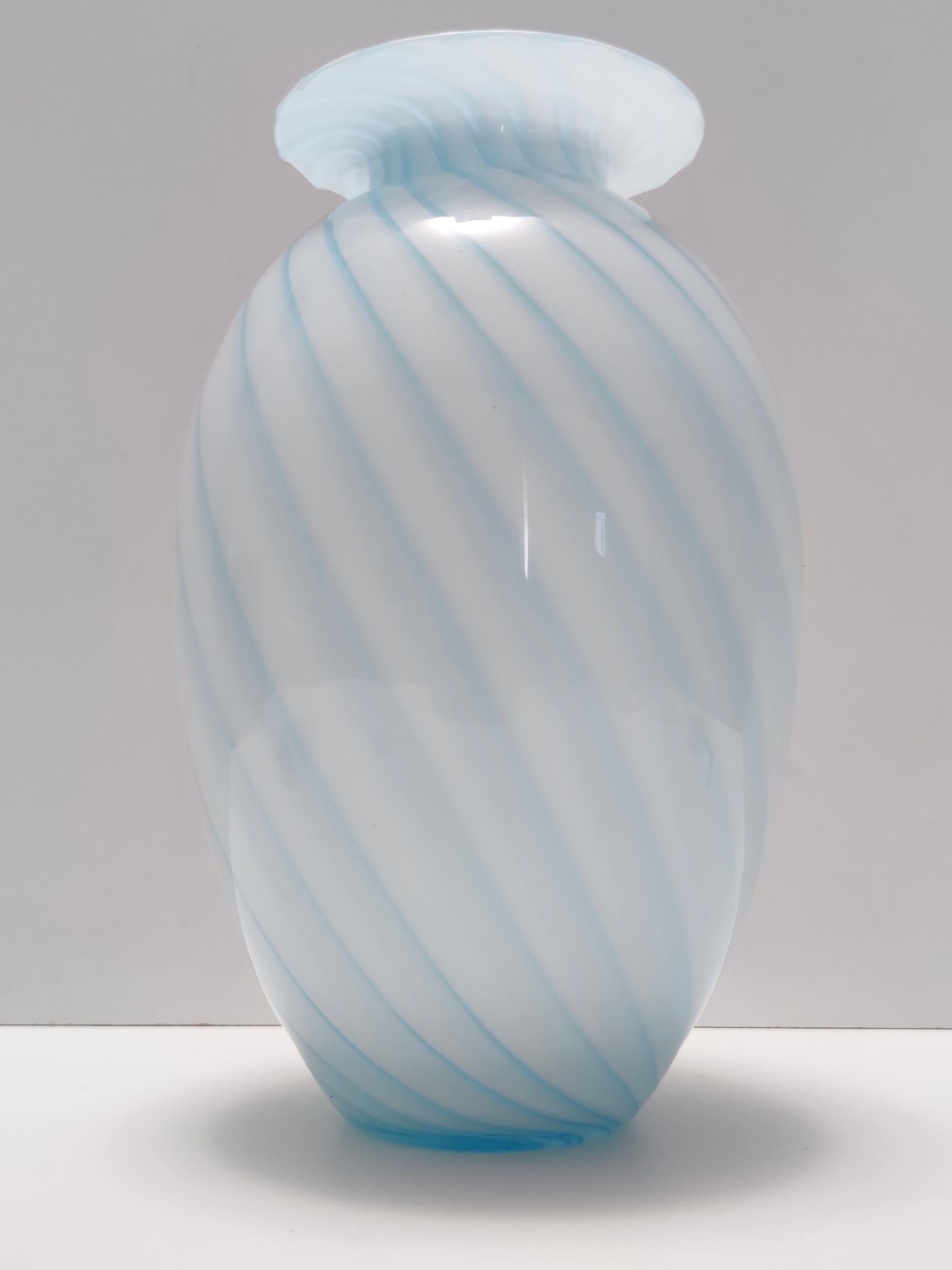 Postmodern Murano Glass Vase with Light Blue and White Canes, Italy In Excellent Condition For Sale In Bresso, Lombardy