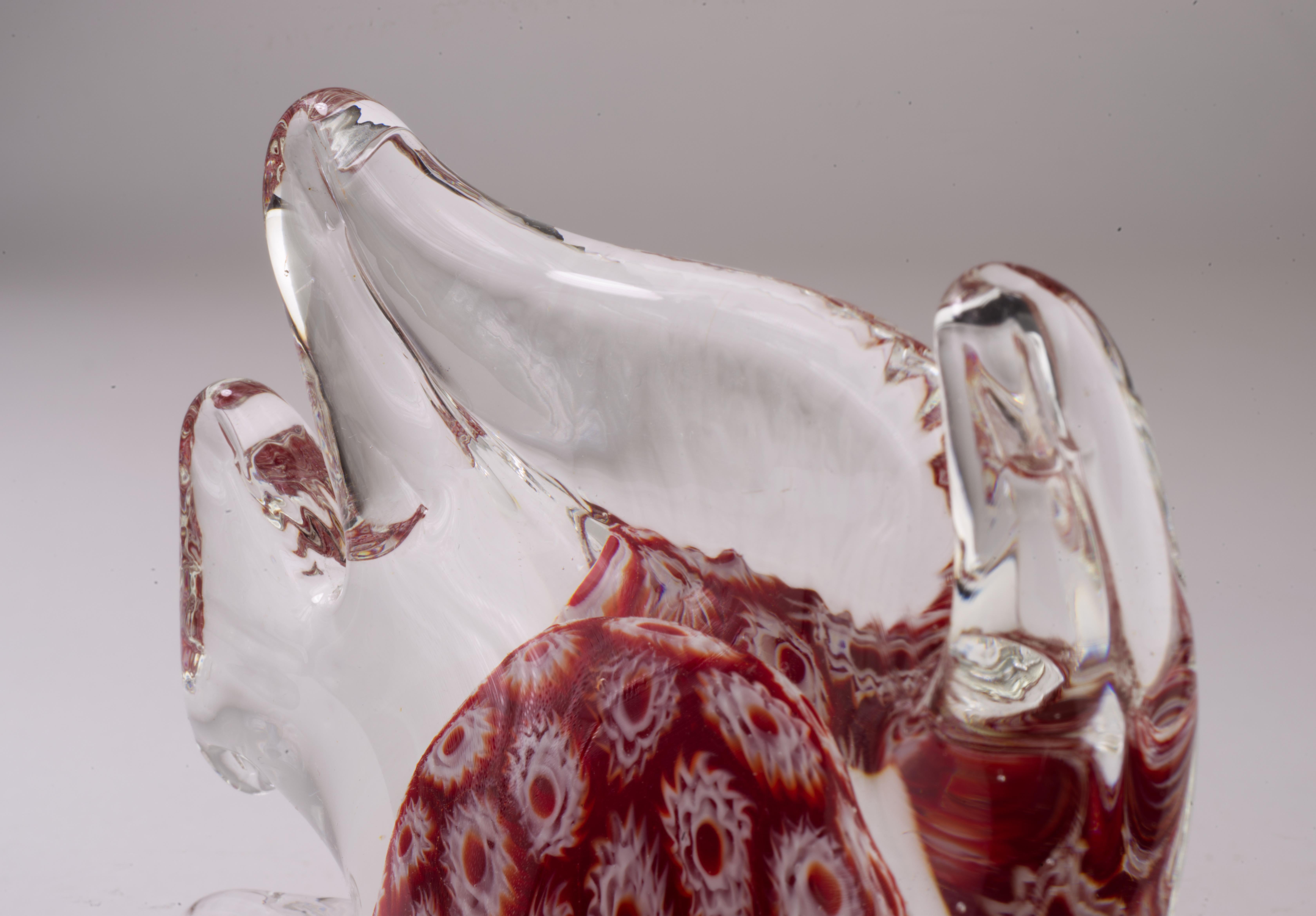 Postmoderner Briefbeschwerer aus Murano Millefiori-Glas mit Fischfigur aus Rot im Angebot 3