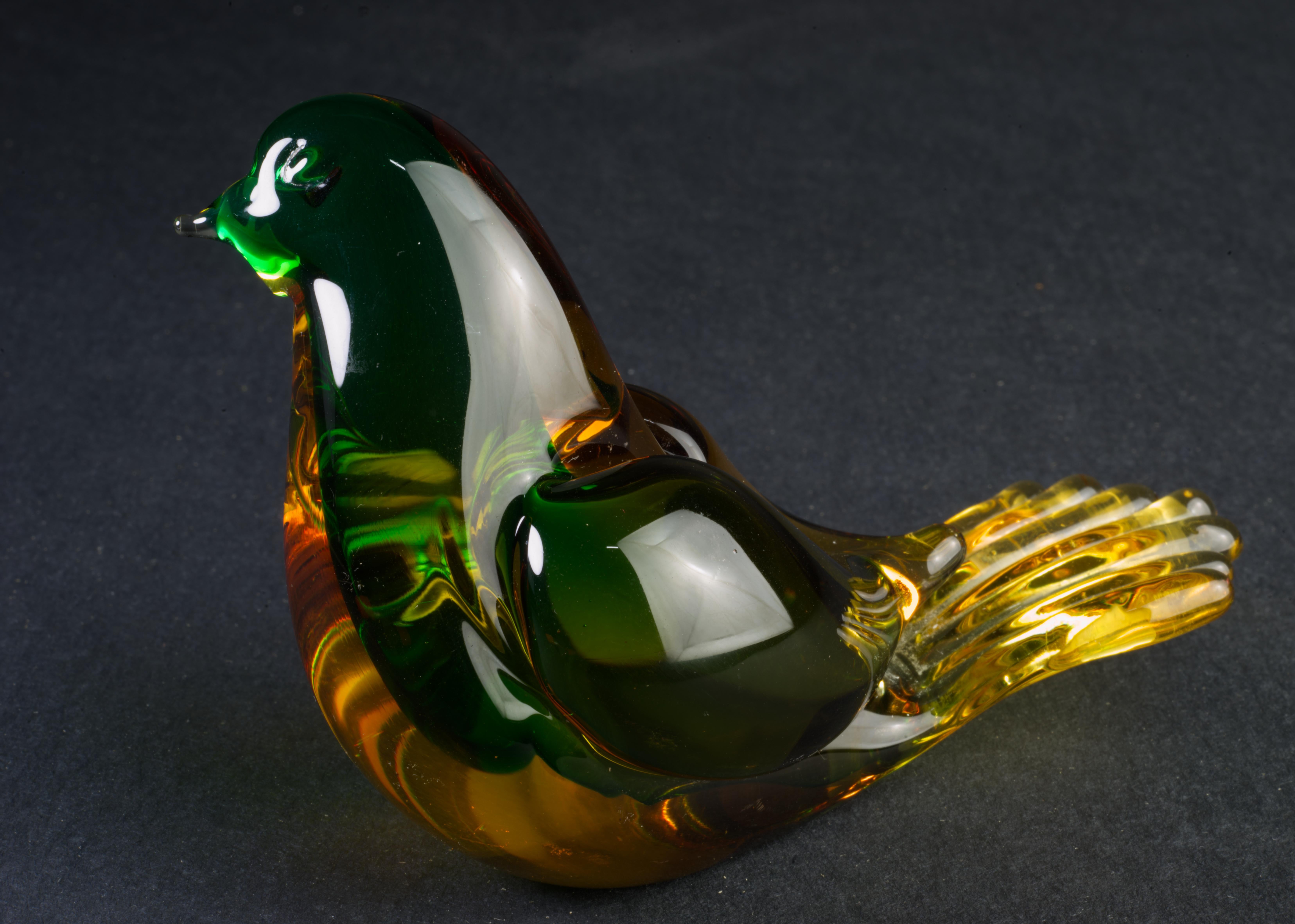 20th Century Postmodern Murano Sommerso Glass Bird Figurine Paperweight Green Amber