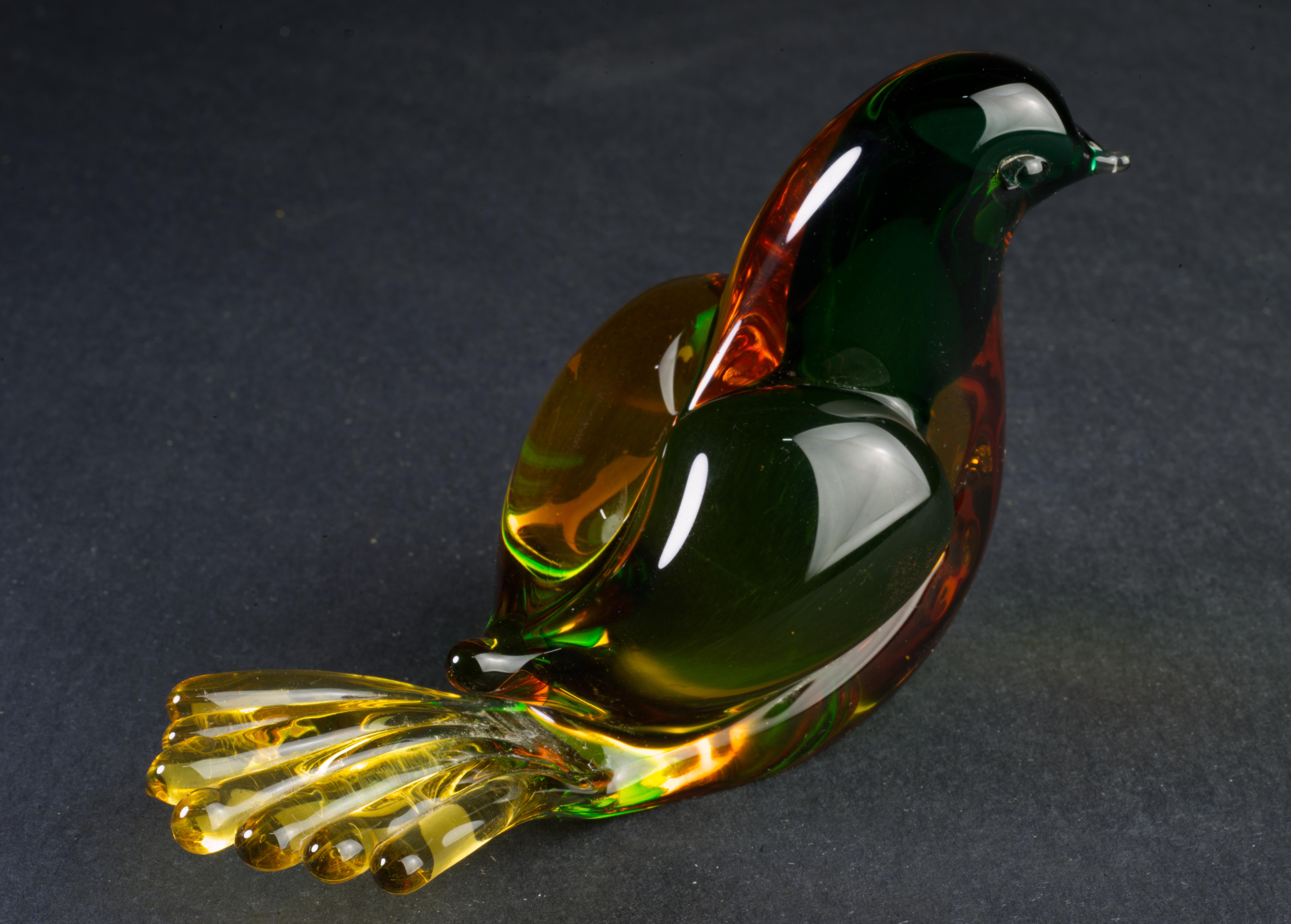 Postmodern Murano Sommerso Glass Bird Figurine Paperweight Green Amber 1