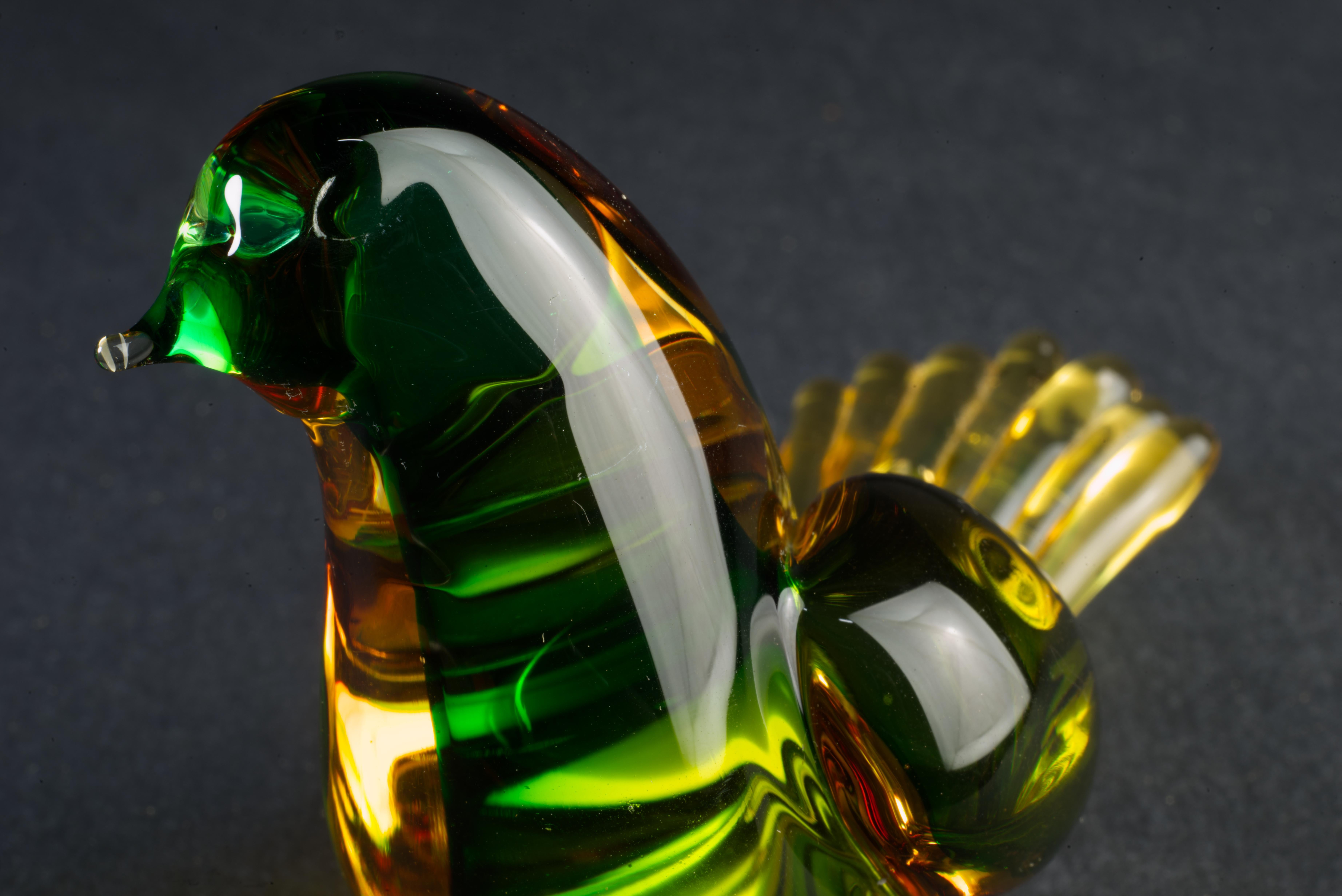 Postmodern Murano Sommerso Glass Bird Figurine Paperweight Green Amber 4