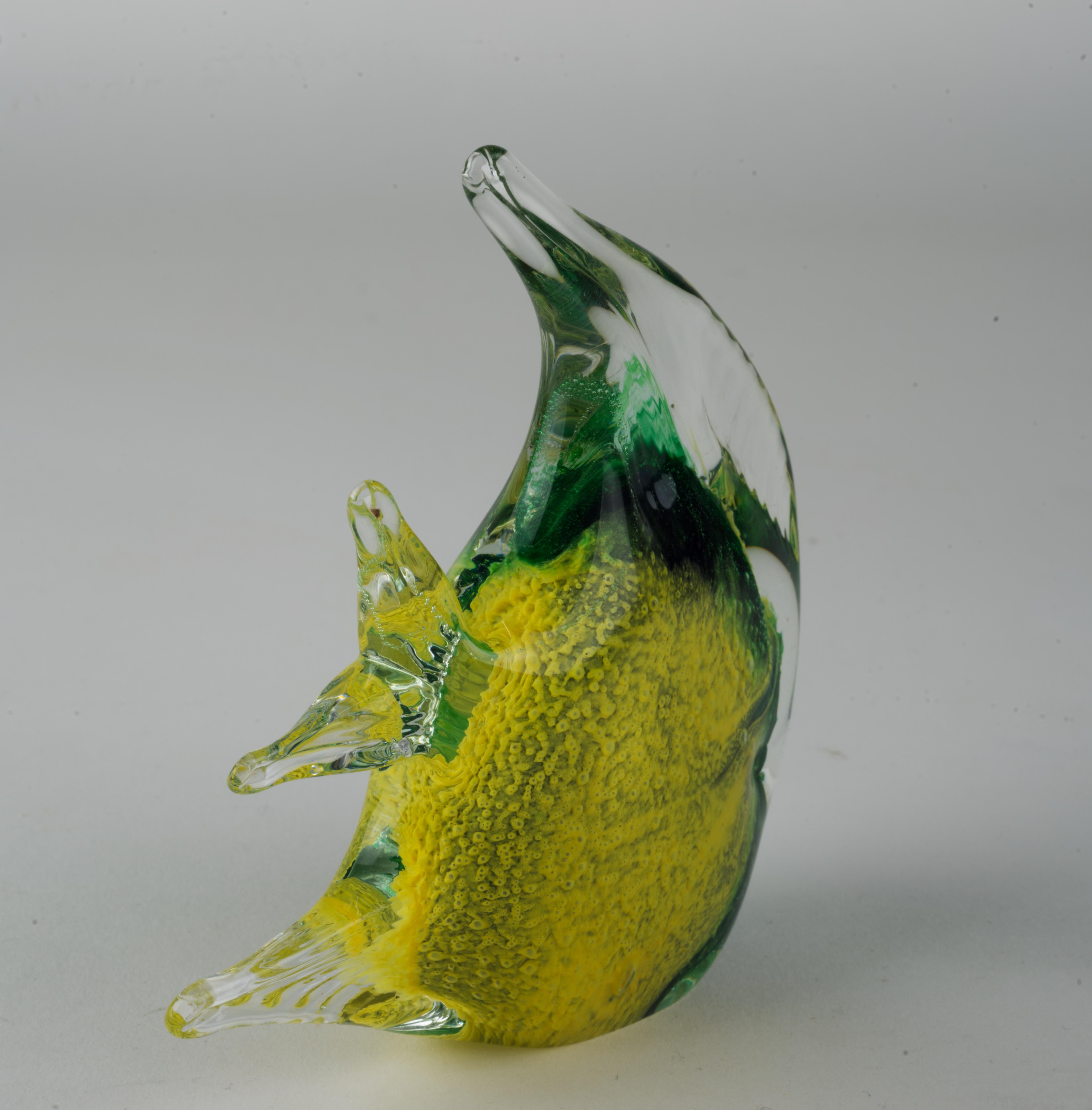 Postmodern Murano Sommerso Glass Fish Figurine Paperweight In Good Condition For Sale In Clifton Springs, NY