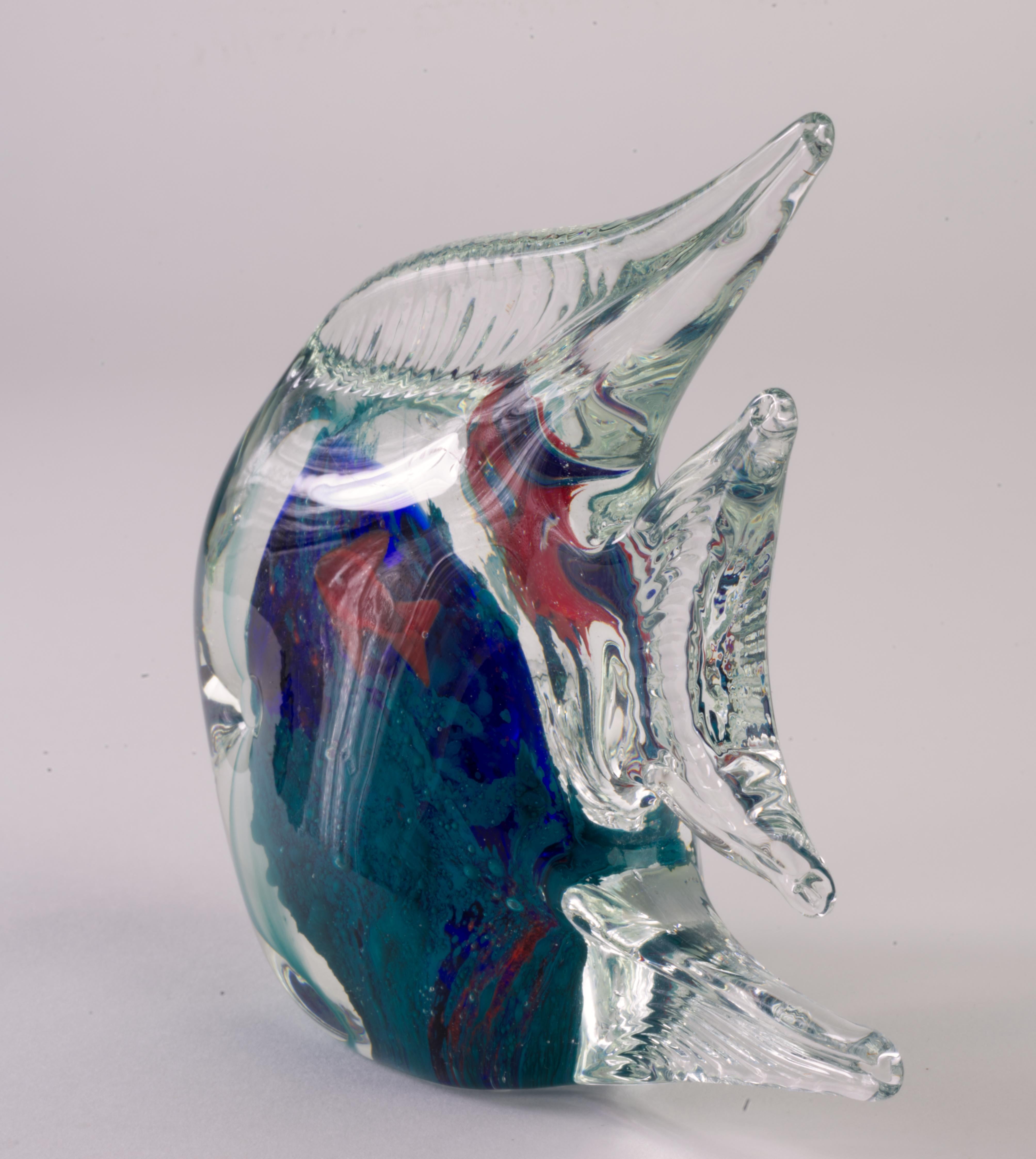 Postmodern Murano Sommerso Glass Fish Figurine Paperweight In Good Condition For Sale In Clifton Springs, NY