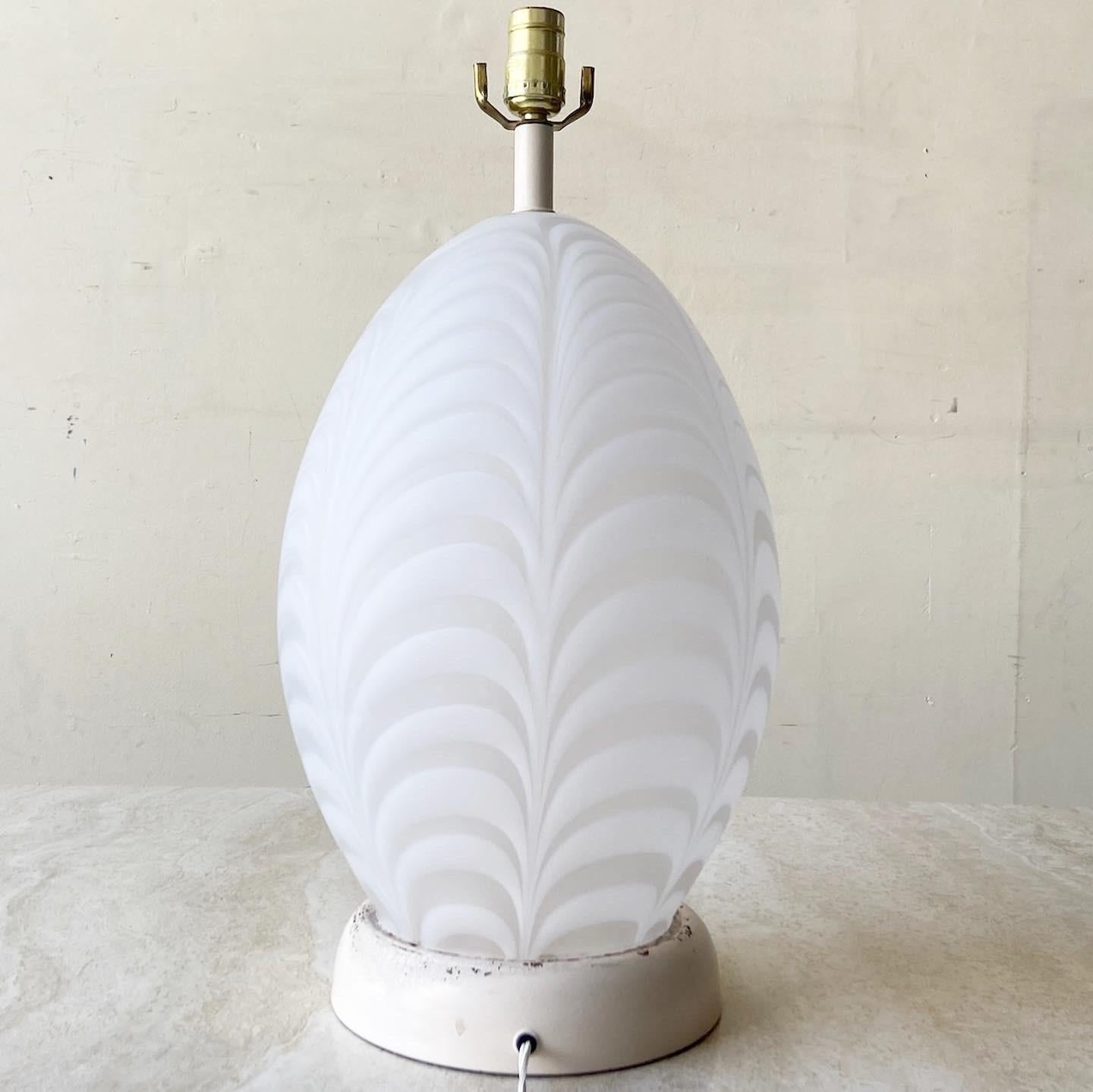 Postmodern Murano Style Glass Egg Table Lamp In Good Condition For Sale In Delray Beach, FL