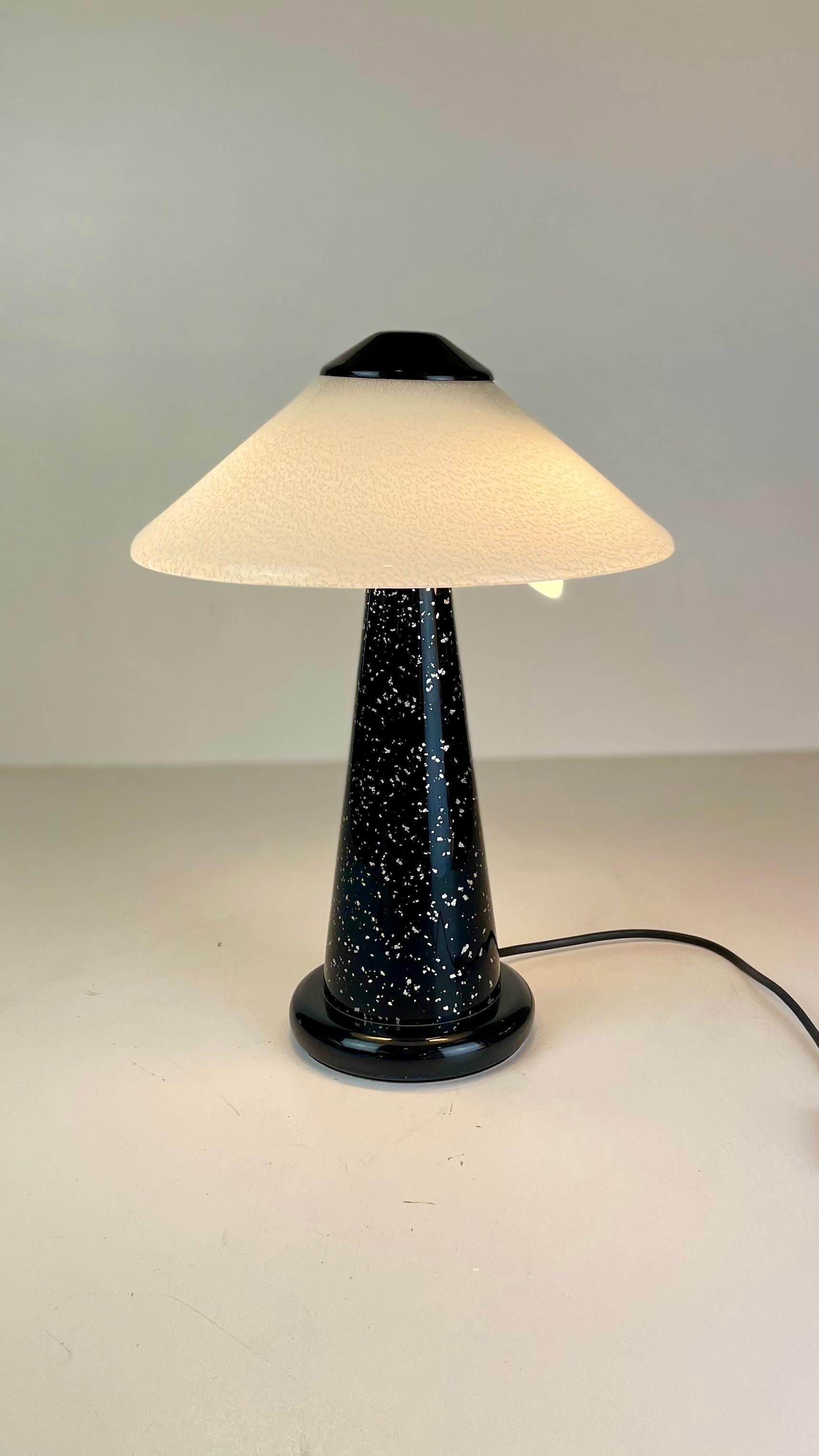 Postmoderne Murano-Tischlampe, 1980er-Jahre (Italienisch) im Angebot