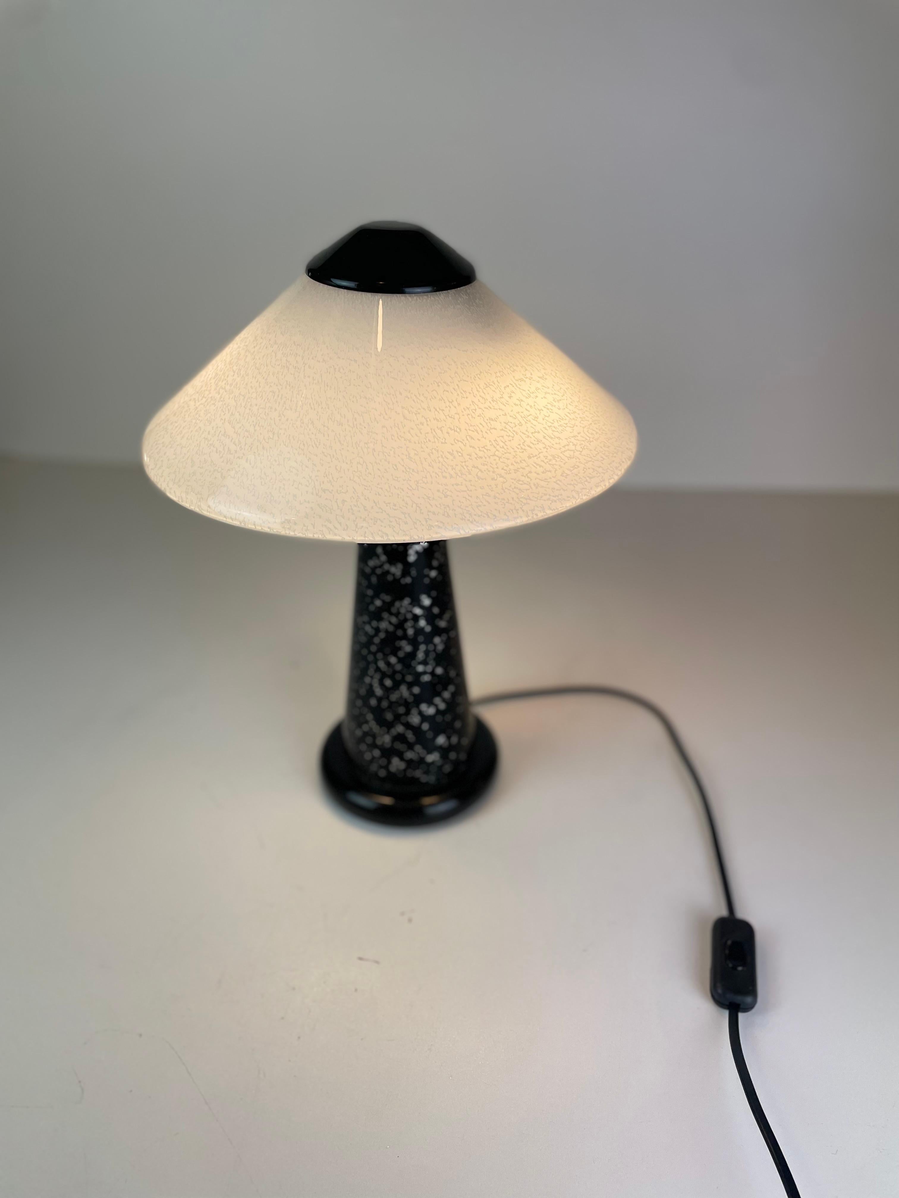 Postmoderne Murano-Tischlampe, 1980er-Jahre im Angebot 3