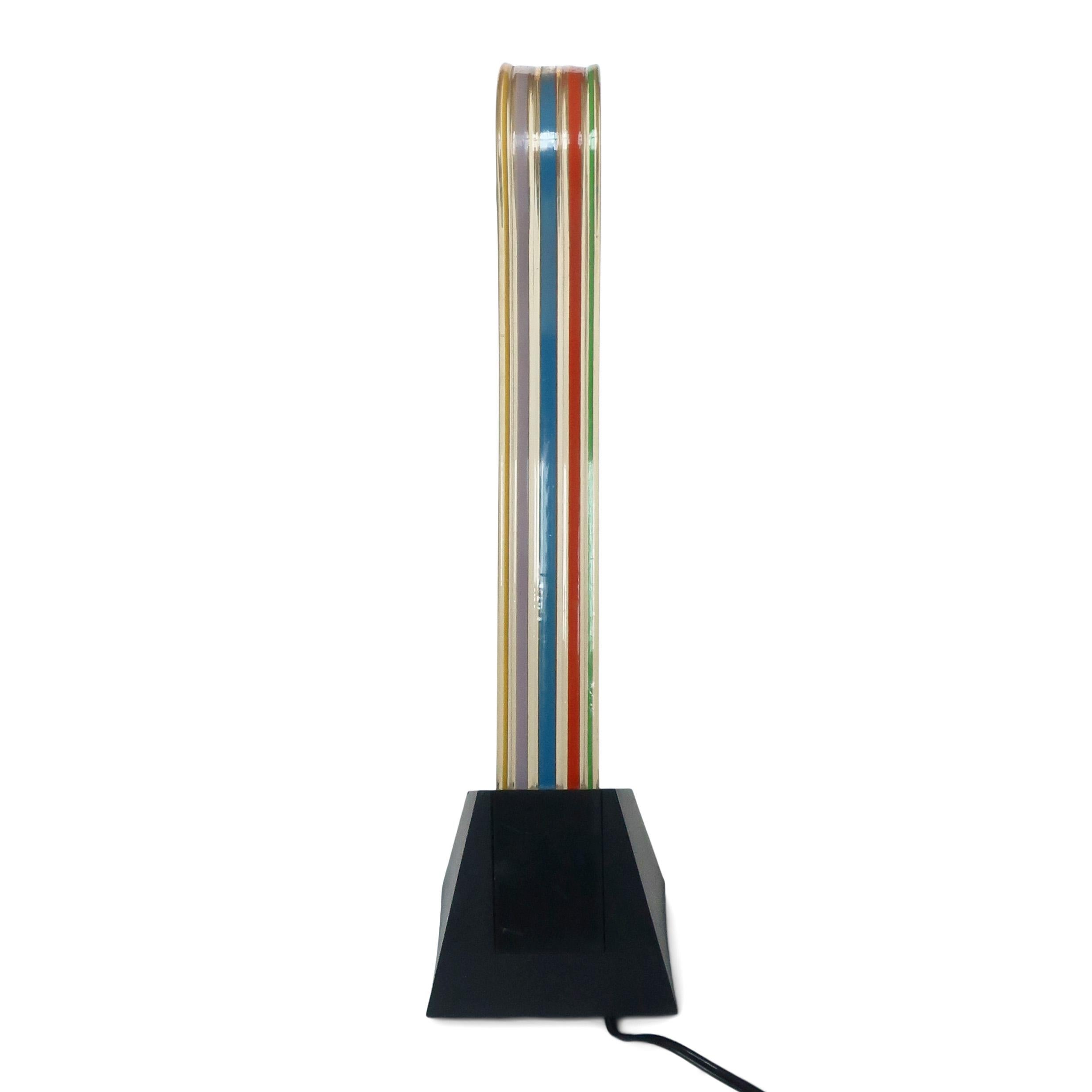 Postmoderne Nastro-Tischlampe von Alberto Fraser für Stilnovo im Zustand „Gut“ im Angebot in Brooklyn, NY