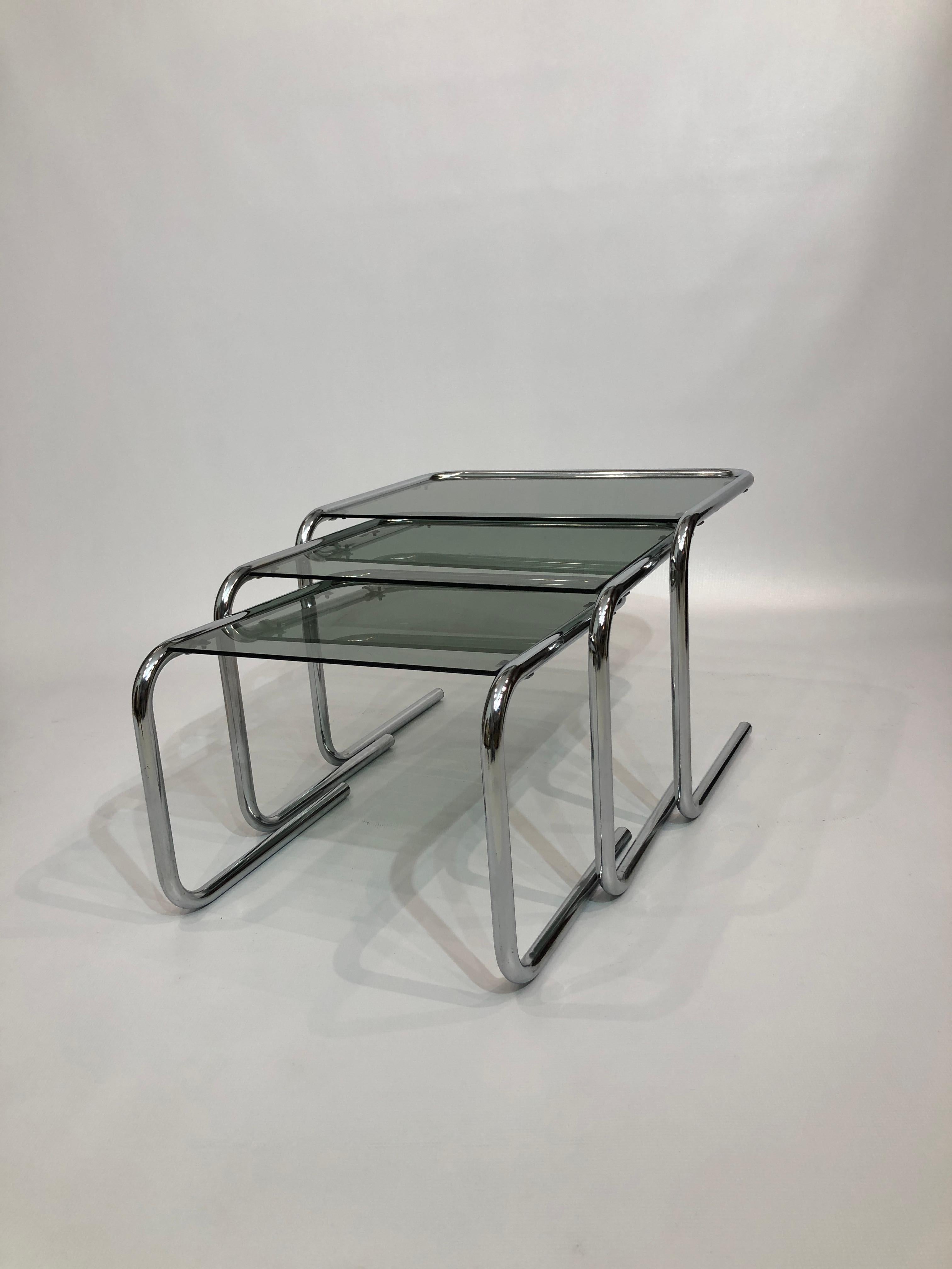 Postmodern Nesting Side Tables 1970s Chrome Cantilever Pieff Style Smoked Glass In Good Condition In London, GB