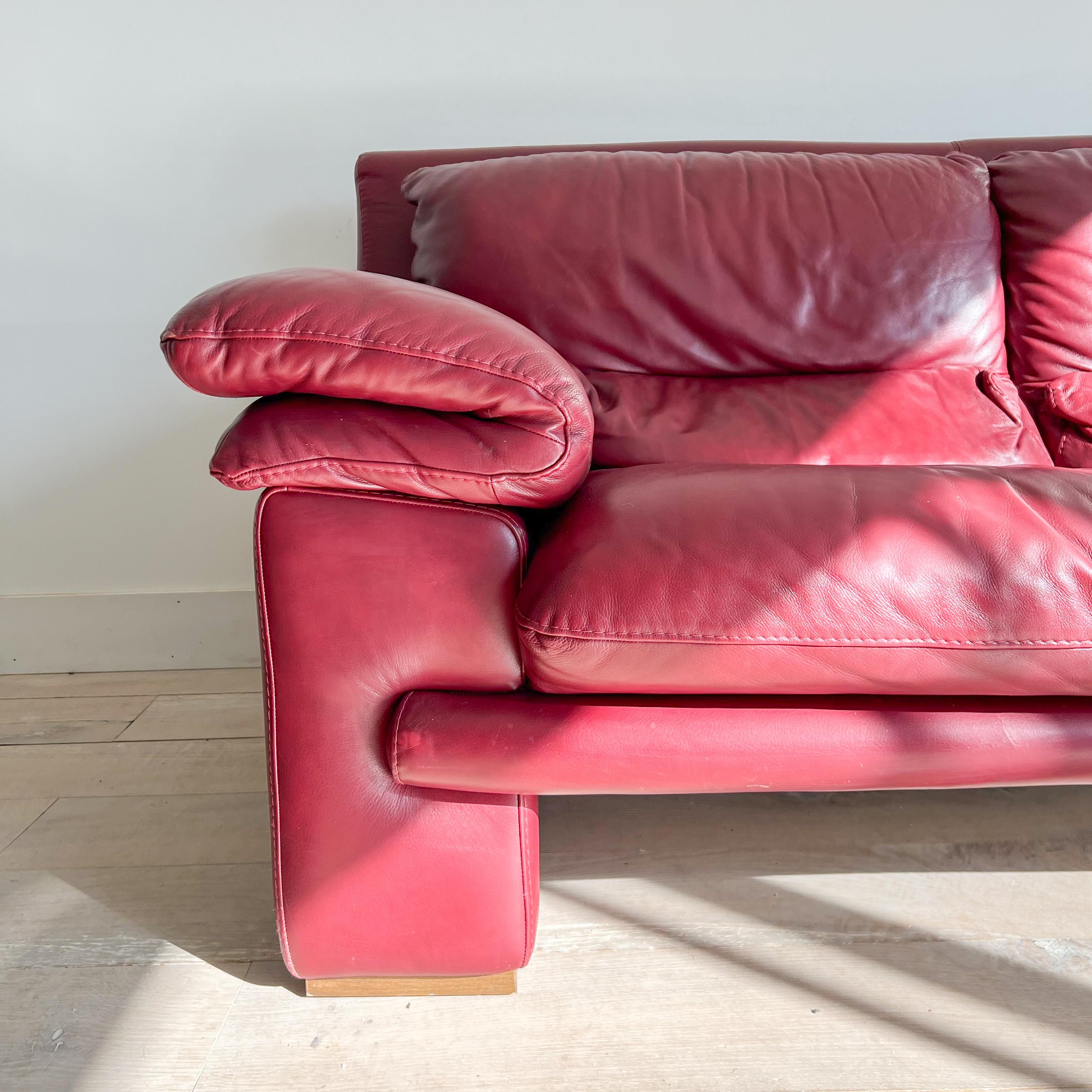 Postmodern Nicoletti Salotti Dark Red Leather Sofa/Loveseat - Made in Italy In Good Condition In Asheville, NC